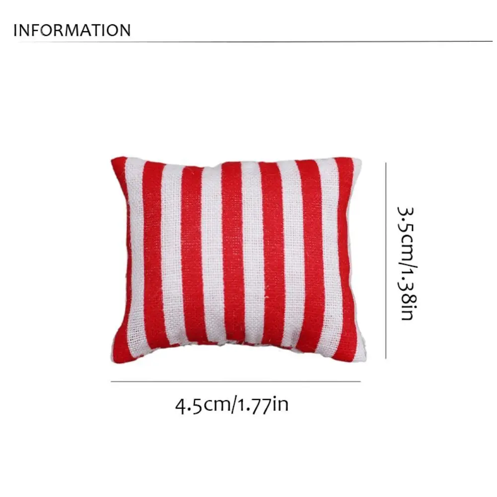 ของเล่นจำลอง 1:6/1:12 เฟอร์นิเจอร์บ้านตุ๊กตา อุปกรณ์เสริมบ้านตุ๊กตา หมอนรูปหัวใจลายดอกไม้ รุ่นผ้าสก็อตสีพื้น