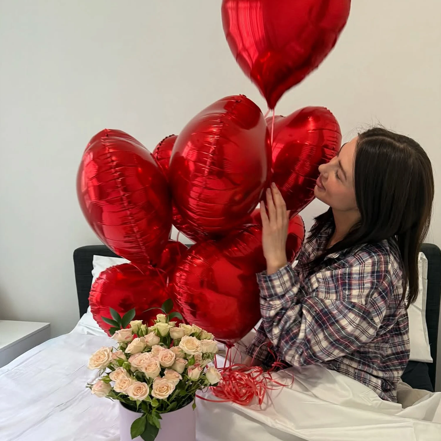20 Stück herzförmige Aluminiumfolienballons mit rotem Band für Geburtstagsfeiern, Heiratsanträge, Hochzeitsjubiläen und Partydekorationen. – Detail 7