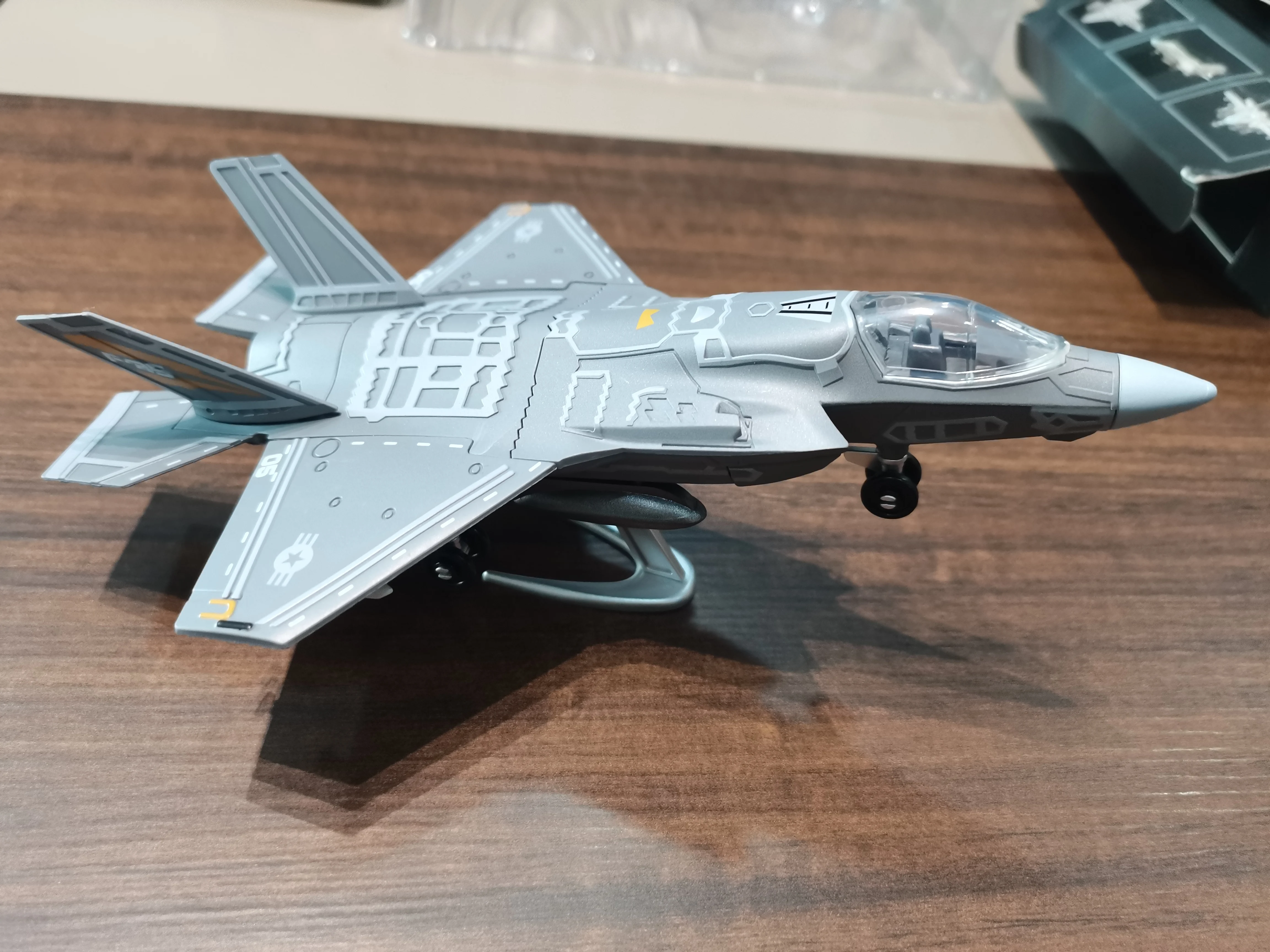 1/72 Scale Us Air Force F35 Fighter Assemble Model ABS Die-Cast Airplane DIY Building Fighter Souvenir Gift Bedroom Decoration