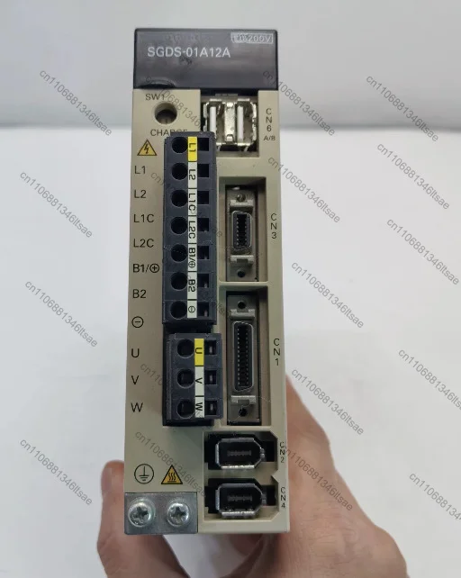 Accessories 1pcs servo drive sgds-01a12a, 200-230v input, 100w output, three-phase power supply