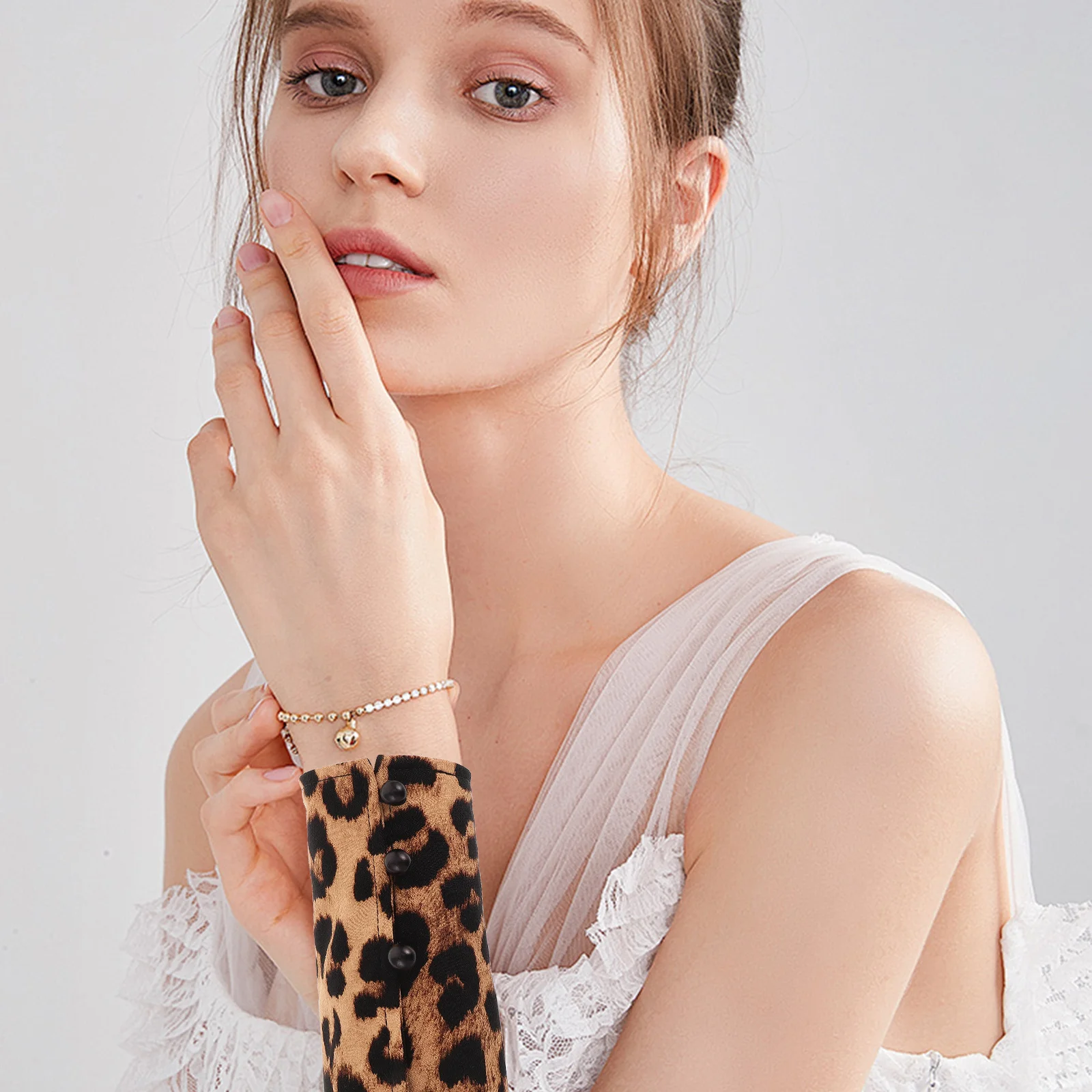 زوج واحد من الأكمام المزيفة بطباعة الفهد وأكمام معصم قابلة للفصل للنساء وإكسسوارات الملابس القابلة للإزالة #5