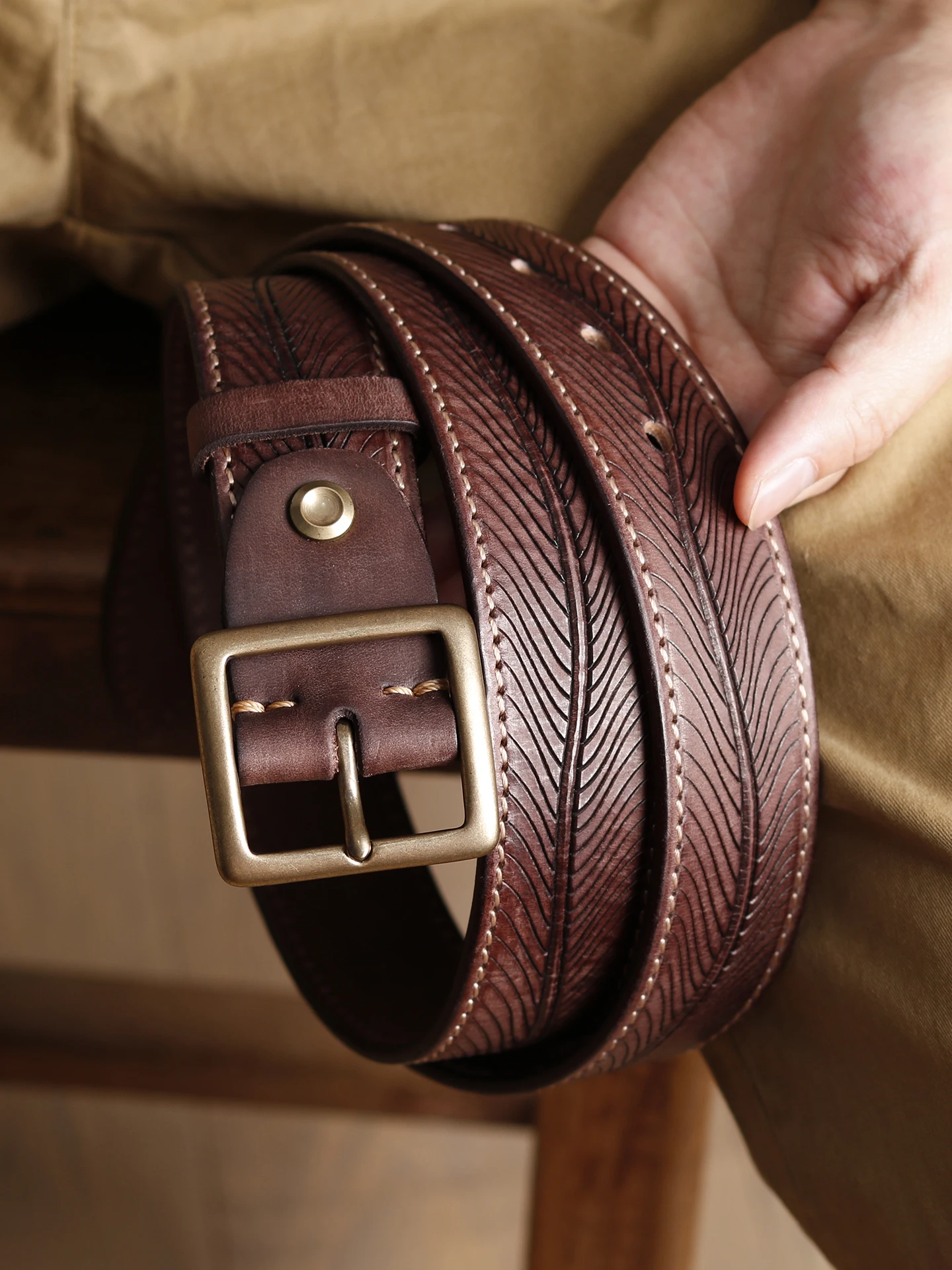 handmade-american-retro-style-men's-belt-with-carved-floral-embossing-top-layer-cowhide-casual-belt-for-jeans