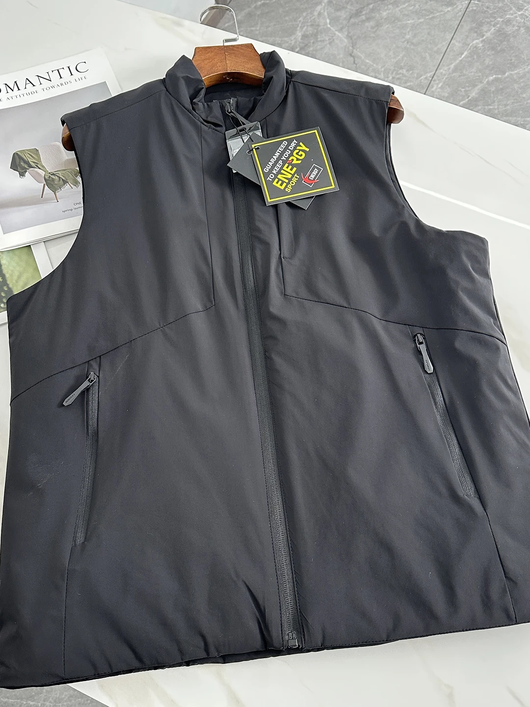 

Tech Fabric Lightweight Outdoor Hoodl down Vest Men's Warm Vest Multiple Zippers Bla oulder Pad Vest Faion Urban Sle