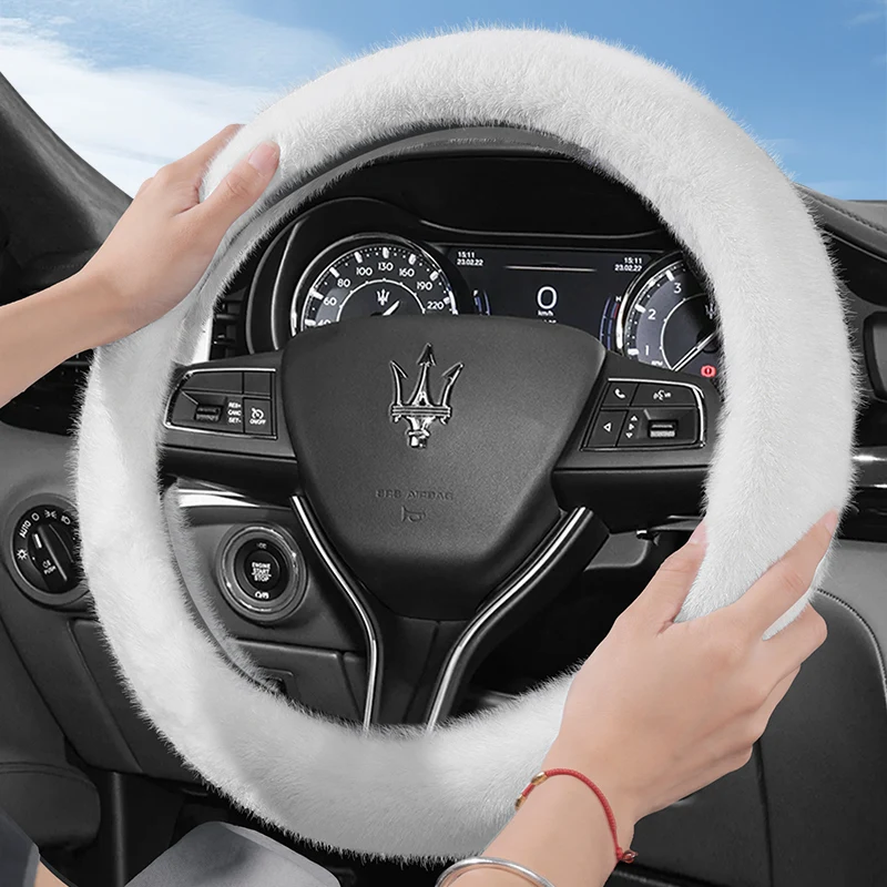 

Suitable for Maserati Long Plush Steering Wheel Cover, Fashionable Autumn and Winter Warm Protective Cover, Suitable for Grecale Granturismo Grancabrio Cielo Mc20 Gt2 Stradale Mcxtrema Quattroporte Ghibli Levante