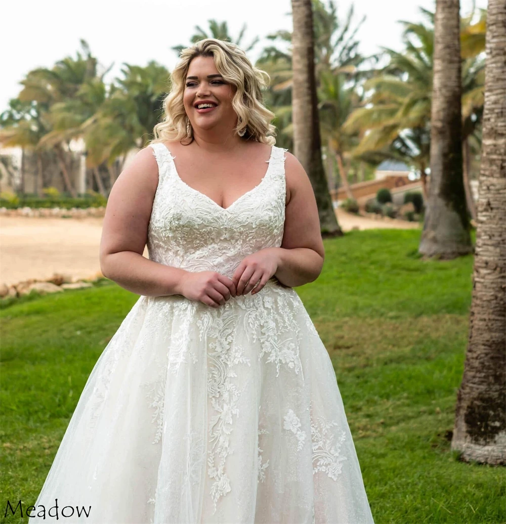 カスタマイズされたホワイトチュールアップリケウェディングパーティーAラインPoretraitロングドレスドレスエレガントな絶妙な高級夢のようなドレス