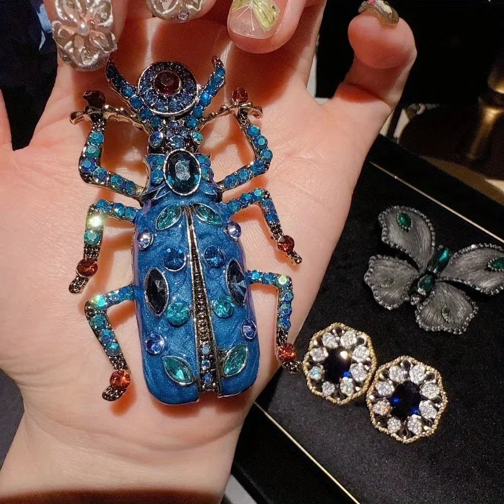 

SKEDS Women Girls Full Crystal Exquisite Beetle Brooch Badges Fashion Luxury High-end Elegant Lady Insect Pin Accessories
