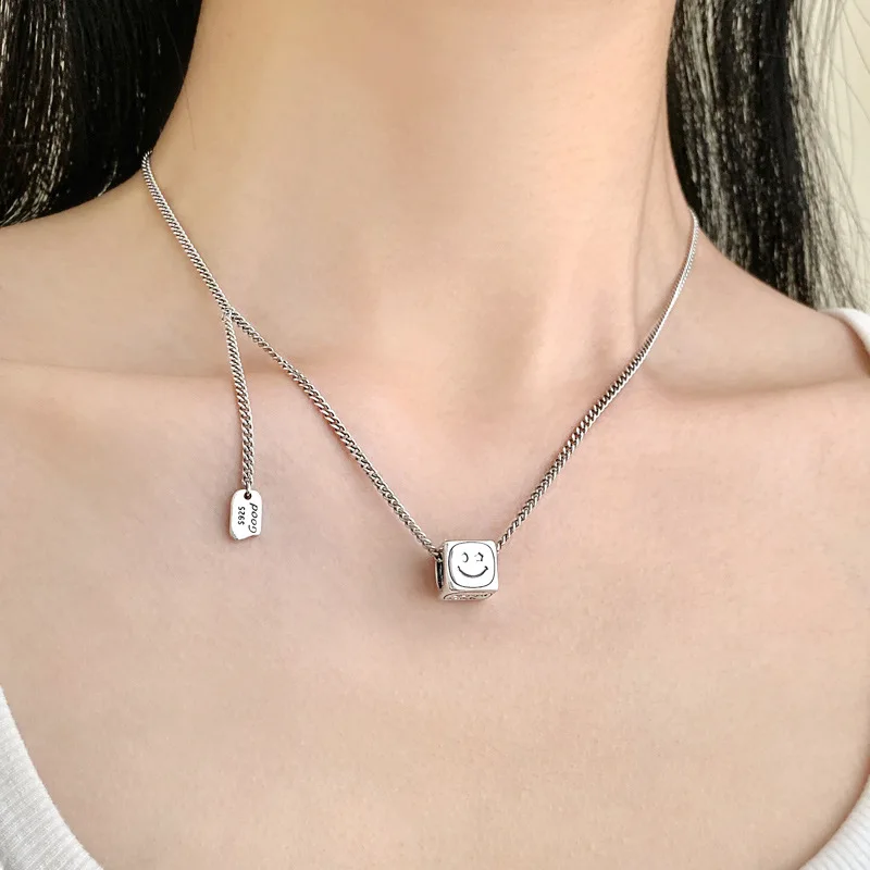 Square Smiley Face Necklace New Light Luxury Design Multi-Faceted Square Ins Necklace Personalized Friend Collarbone Chain