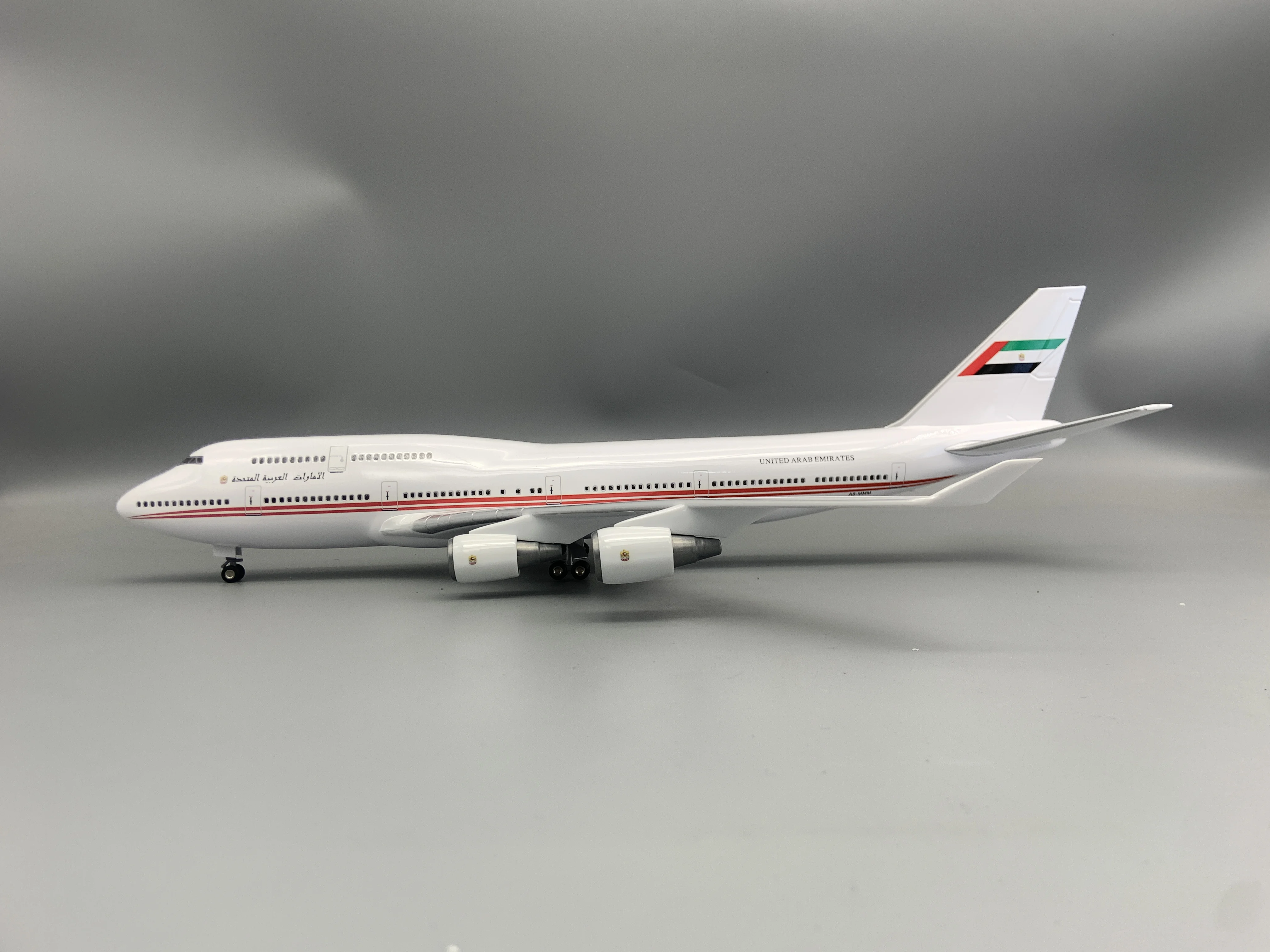 47 سنتيمتر نموذج طائرة ألعاب أطفال رحلة رئاسية الإمارات العربية المتحدة B747-8 نموذج طائرة أطقم مع ضوء LED (اللمس أو التحكم في الصوت) لديكو #4