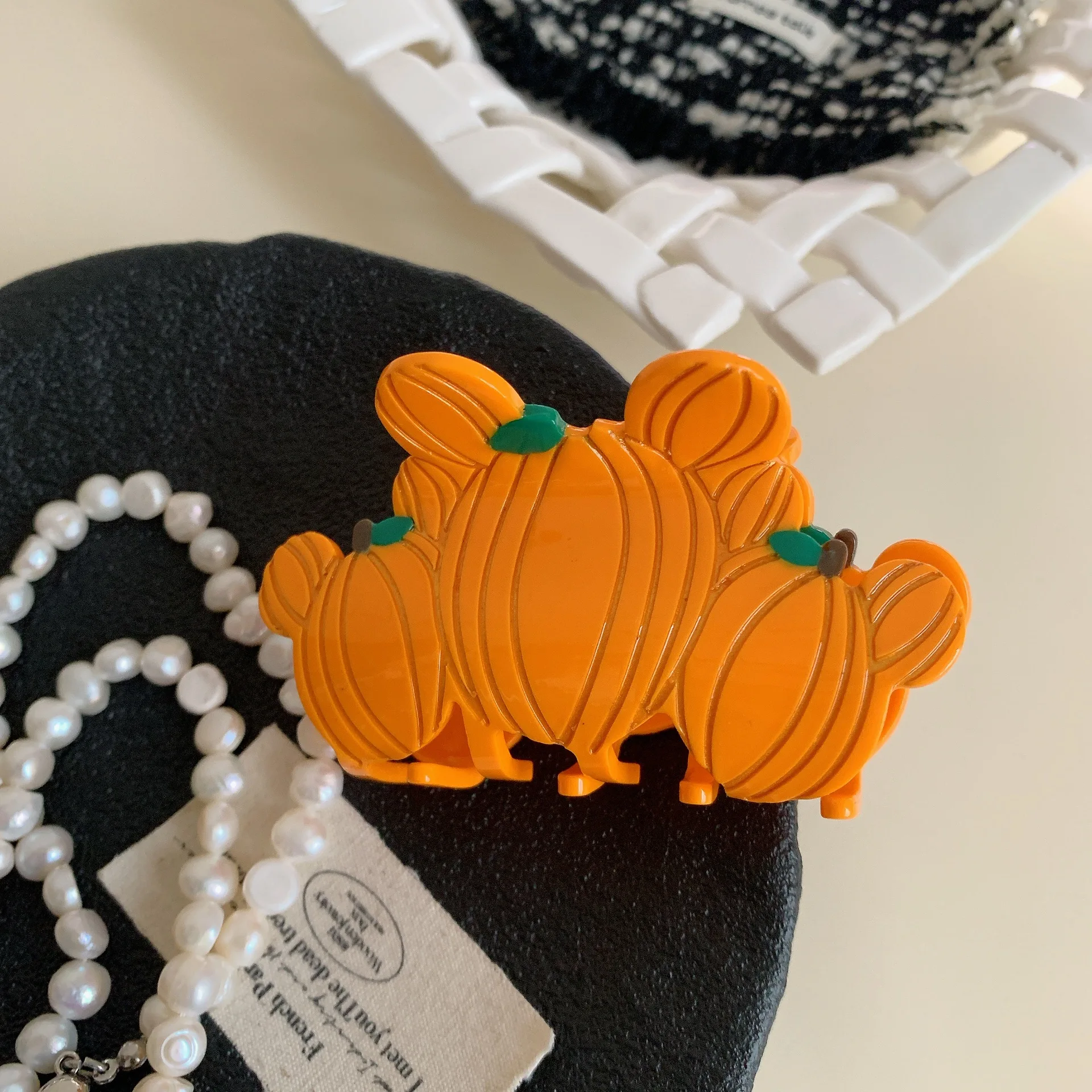 

DS 8.4CM Halloween Pumpkin Hair Claw Eco-friendly Acetate Claw Clips Cartoon Crab Hair Clips for Women Girls Hair Accessories