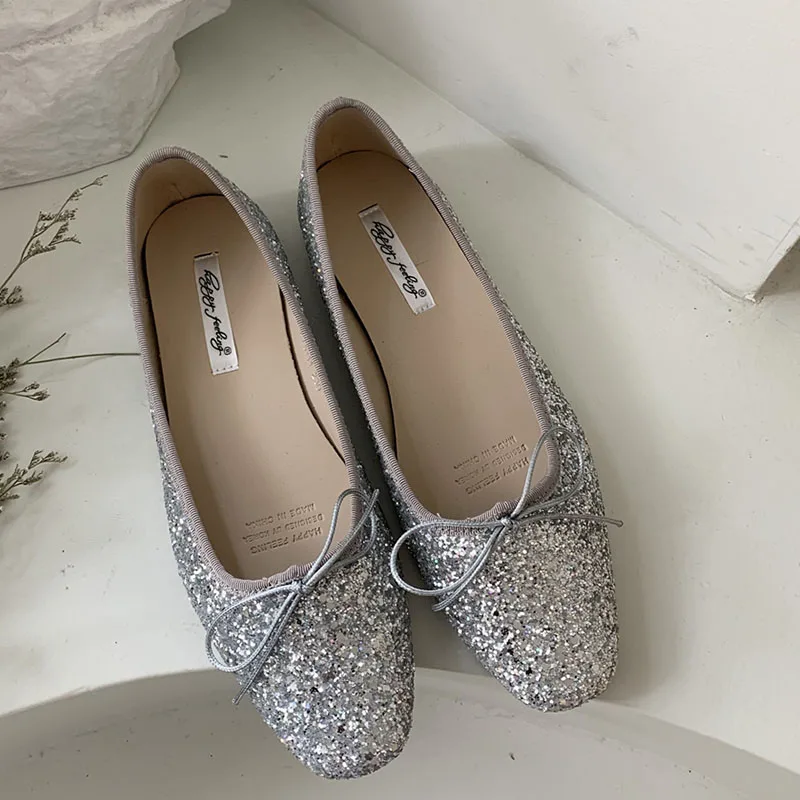 2024 Nieuwe Rode Strook Merk Vrouwen Platte Schoenen Mode Bling Dames Elegante Balletschoenen Platte Hak Zachte Outdoor Casual Ballerina \'S