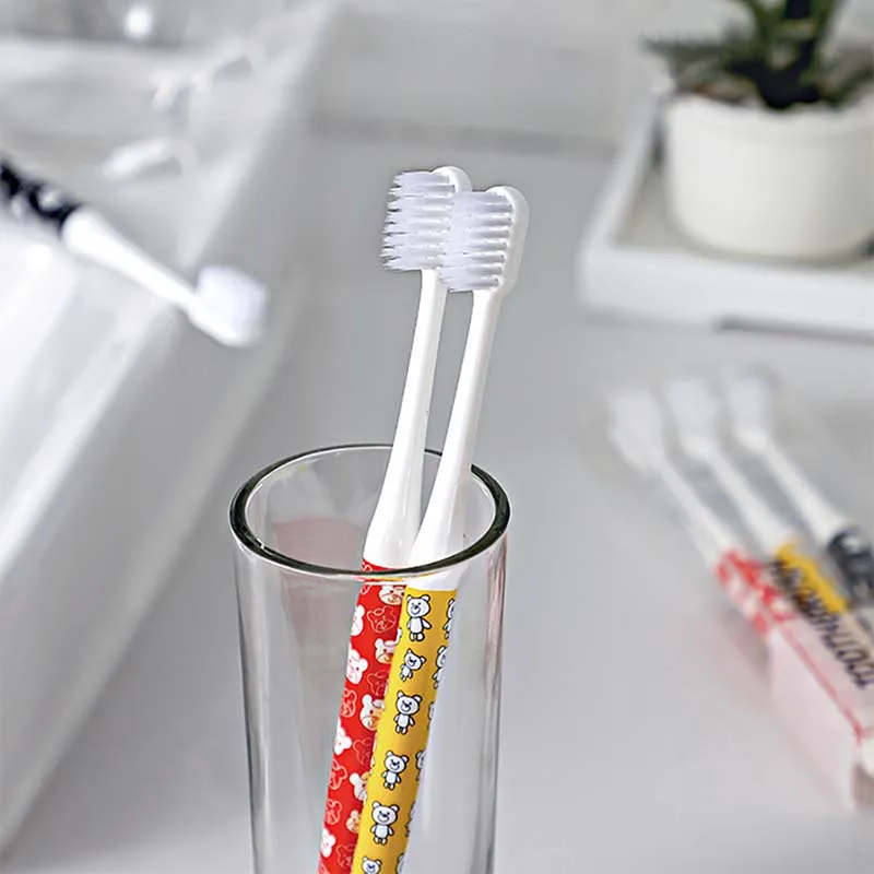 Brosse à dents de dessin animé créatif pour enfants et adultes, poils en nylon, petite tête d'ours, protection des gencives souples, outil de livres de dents profondes