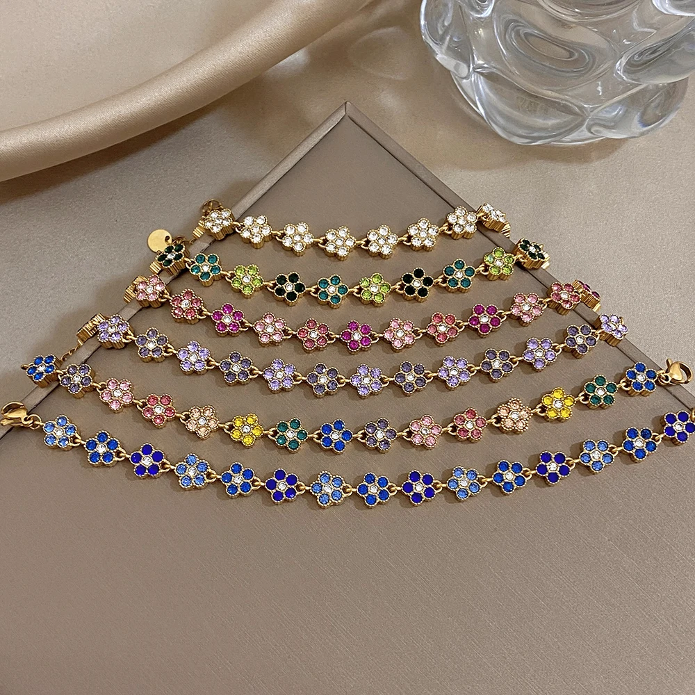 Modisches, vergoldetes, mehrfarbiges Edelstahl-Kleeblatt-Armband mit glänzendem Strass-Blumenanhänger, Gliederarmband, Schmuck für Damen – Detail 1