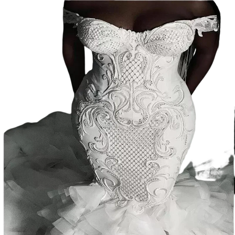 Vestidos de novia clásicos personalizados con hombros descubiertos, bordados con cuentas, tren de barrido, volantes escalonados, vestidos de novia Vintage de talla grande