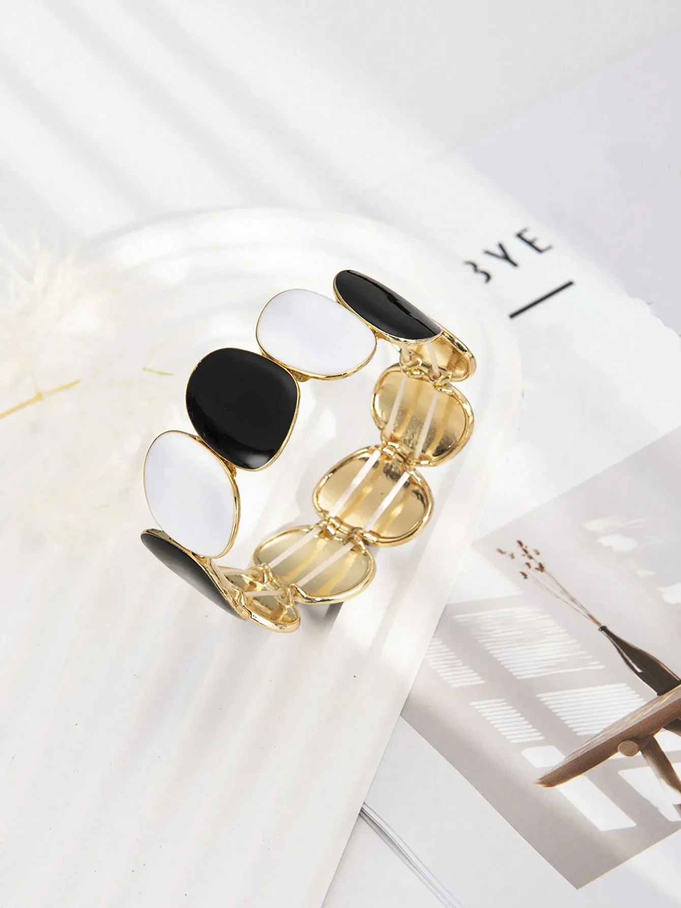 

1pc Black Minimalist Chic Bracelet, Unique Design Elegant Cuff Bracelet For Women, Suitable For Daily Wear & Gift