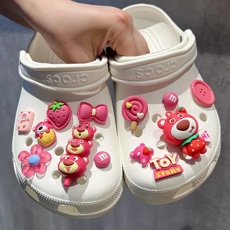 9/11/13/14 pz/set nuovi accessori per scarpe Disney Cartoon Kawaii Lotso Hole Shoes fibbia Set decorazione fai da te ragazza rimovibile per regalo