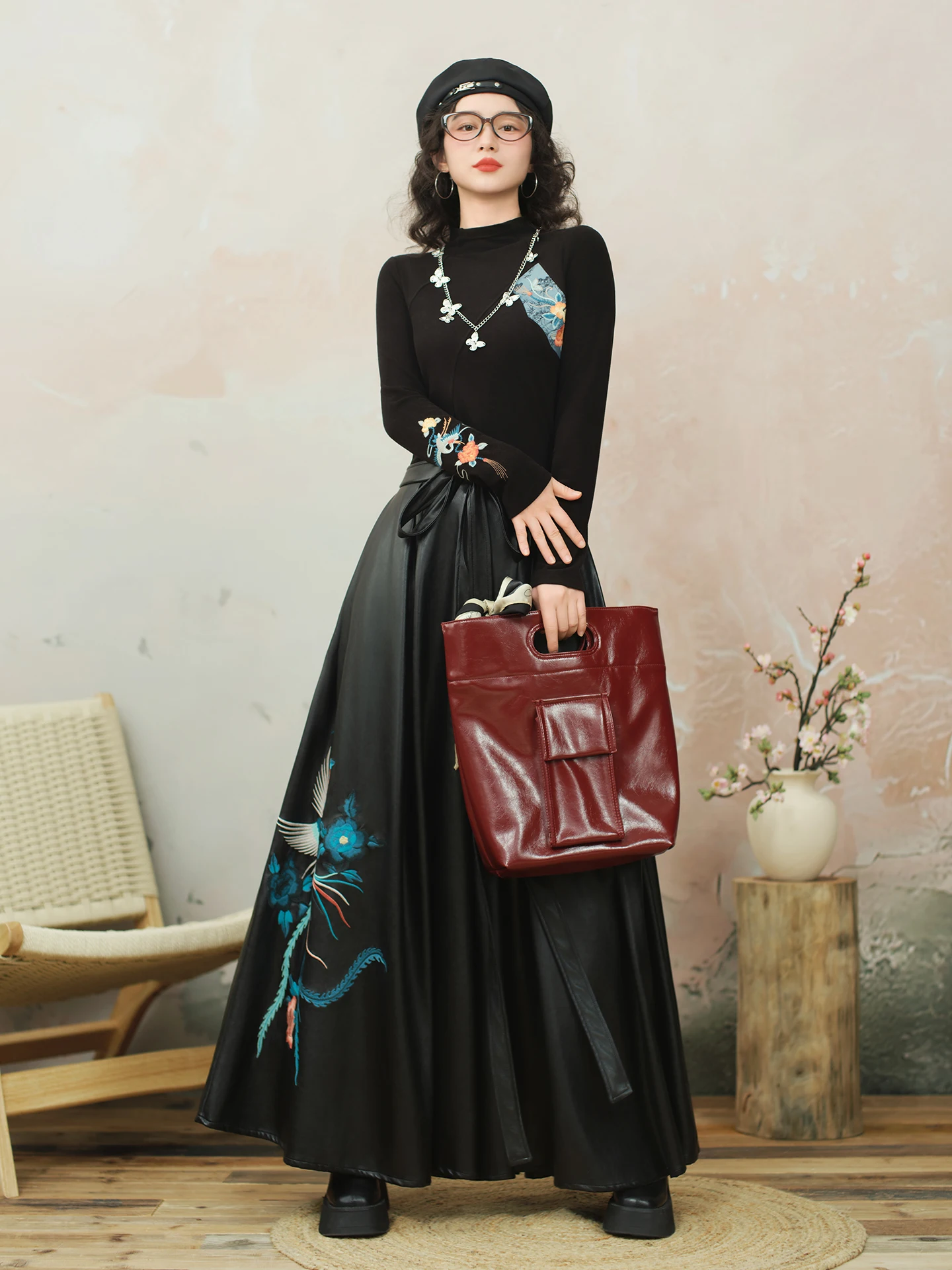 กระโปรงยาวทรงเอไลน์ หนัง PU สำหรับผู้หญิง สไตล์จีน แต่งลายปัก พร้อมซิป  สำหรับฤดูใบไม้ผลิและฤดูใบไม้ร่วง สีดำ