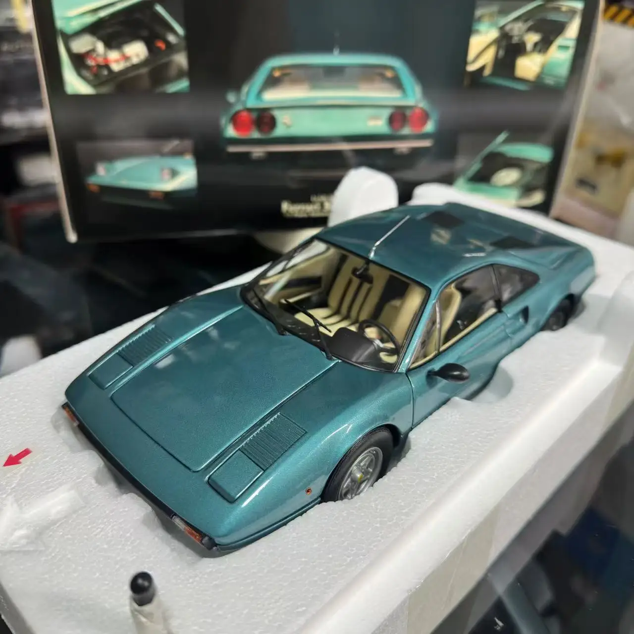 كيوشو 1:18 308GTB باريس عرض السيارات طبعة محاكاة طبعة محدودة جميع المفتوحة سبيكة معدنية ثابتة سيارة لعبة مجسمة هدية