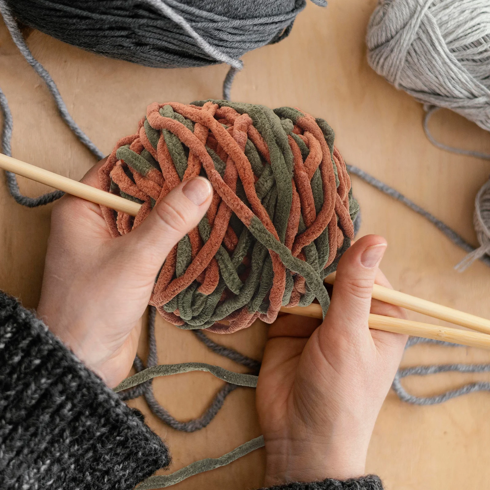 

Chenille Yarn Soft Thick Chenille Yarn for Knit Crochet Blanket Hat Scarf DIY Warm Winter Crafts Sewing Machine Thread