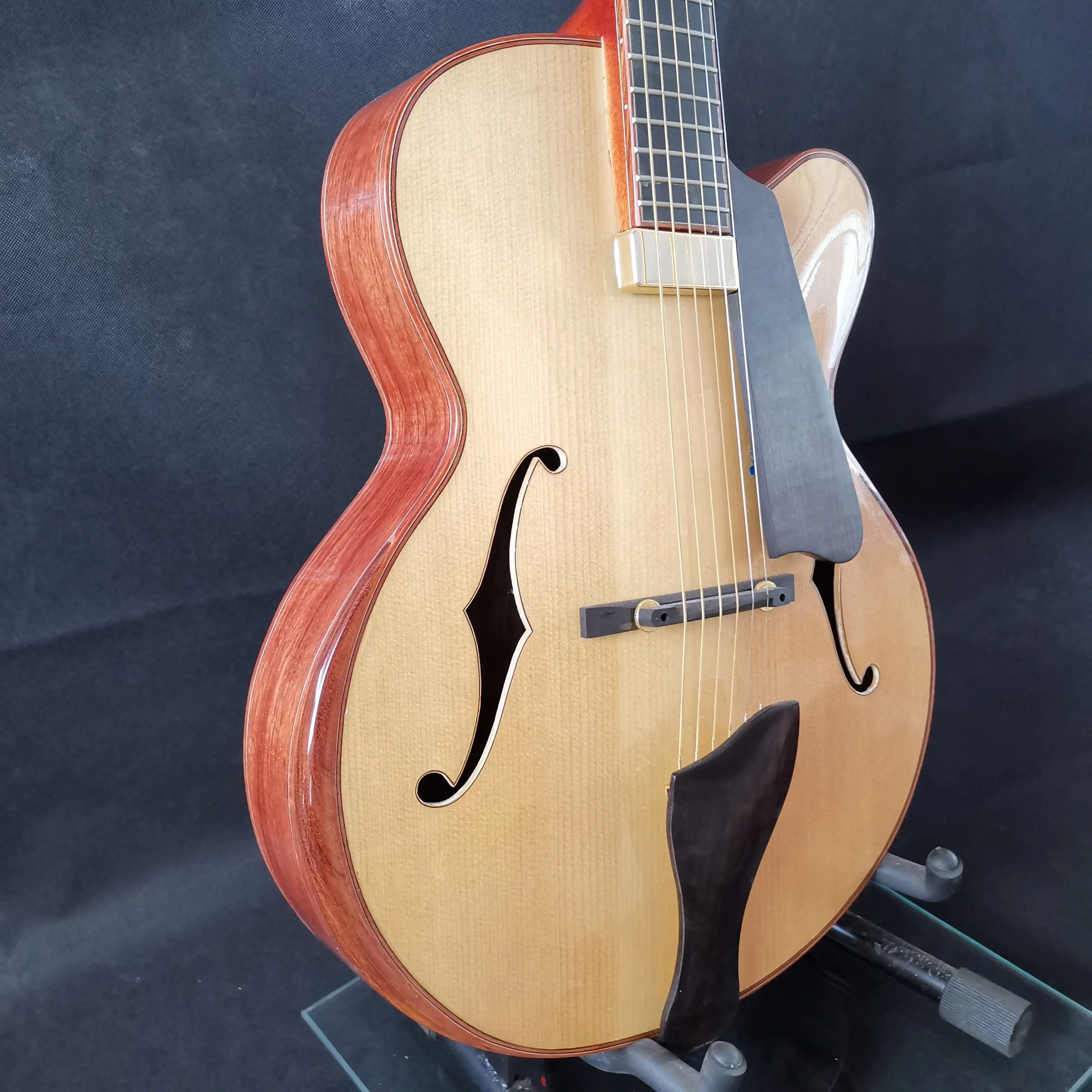 High Quality Handmade Rosewood Jazz Guitar with Premium Ebony Fingerboard Musical Instrument