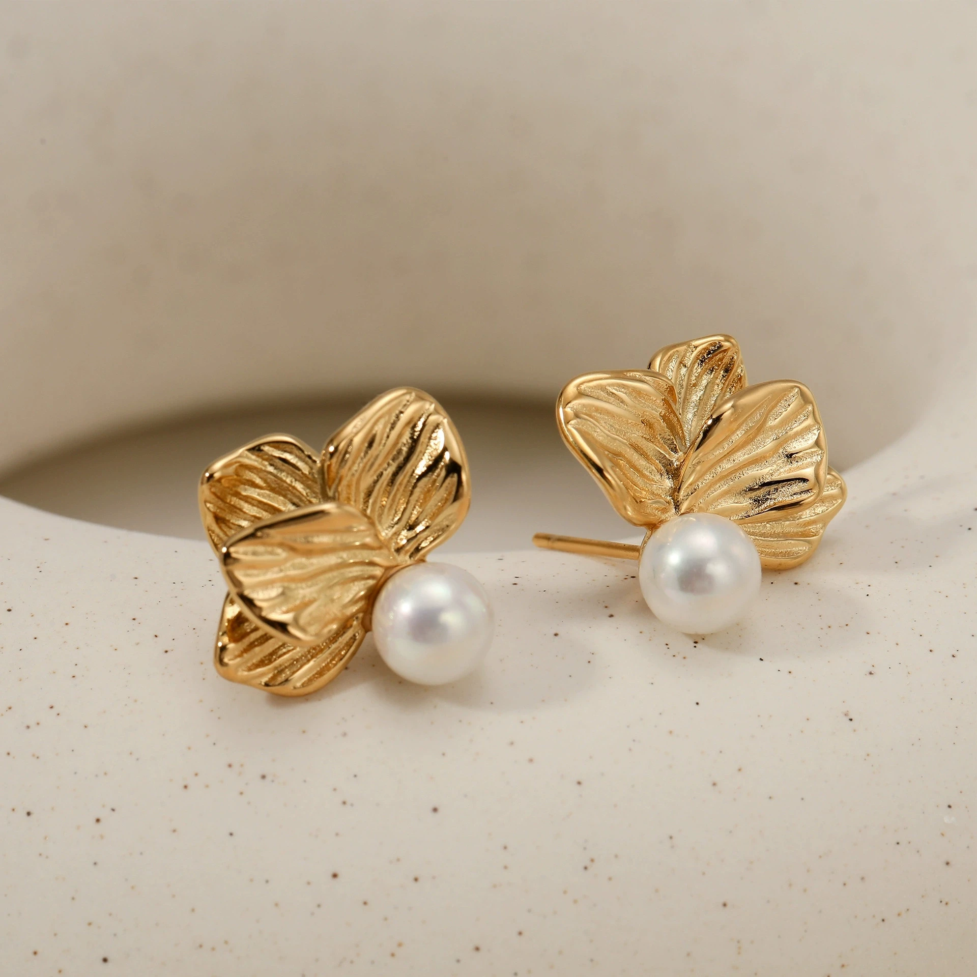 5 Pairs, New Arrivals Stainless Steel Simulated Pearls Flower Stud Earrings Prevent Allergy Korean Attractive Women Quality Jewe