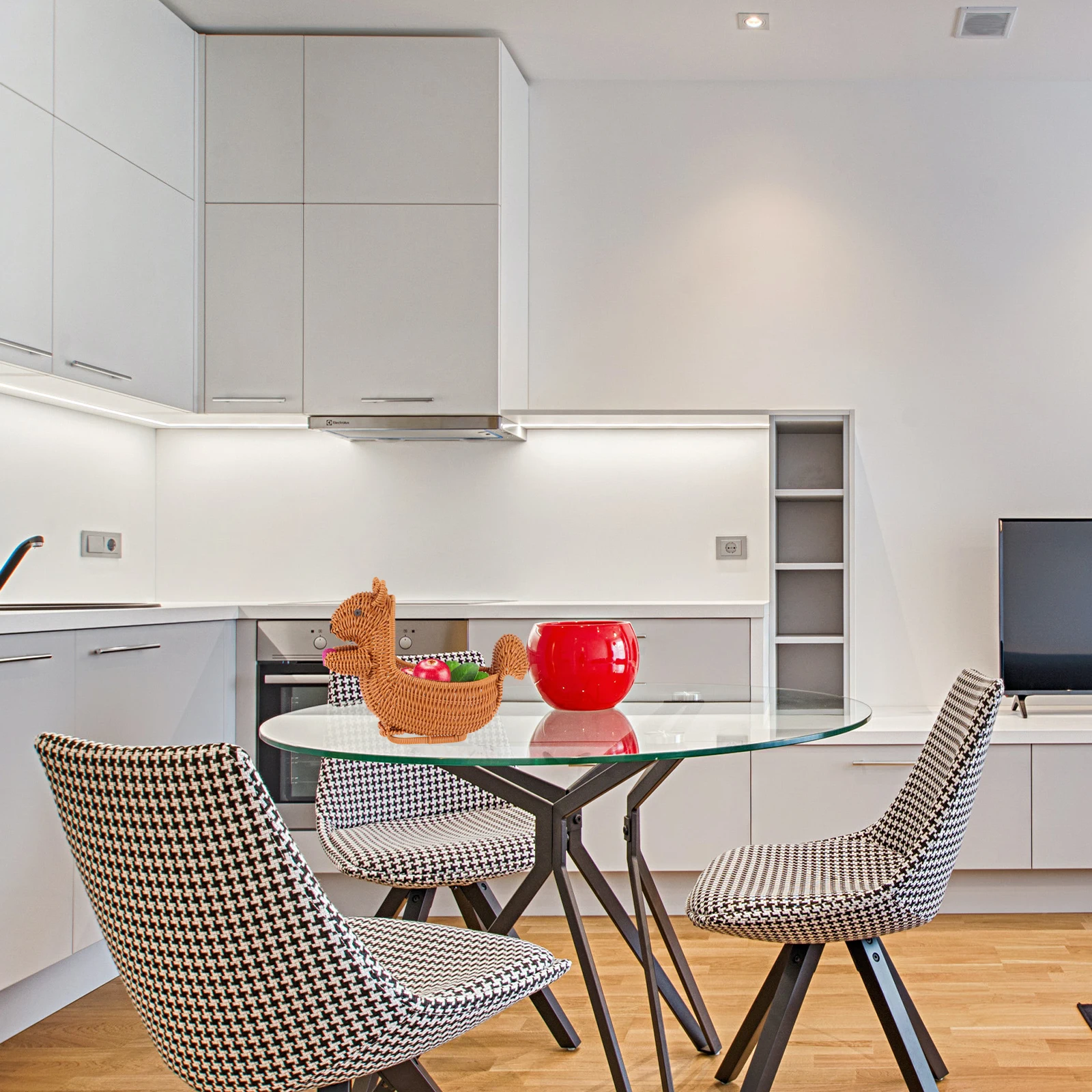 

1Pcs Squirrel Fruit Basket Premium Simulation Rattan Woven Storage Basket for Bread Snacks Vegetables Home Decorative Desktop