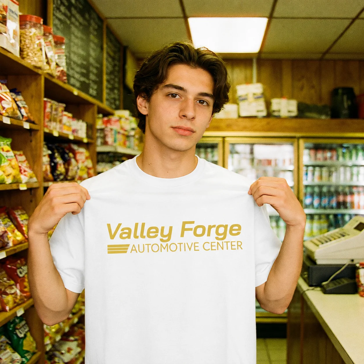 Valley Forge Automotive Center T-Shirt: Lustiges T-Shirt mit TV-Serien-Grafikdruck aus Baumwolle für Männer und Frauen mit kurzen Ärmeln – Detail 7