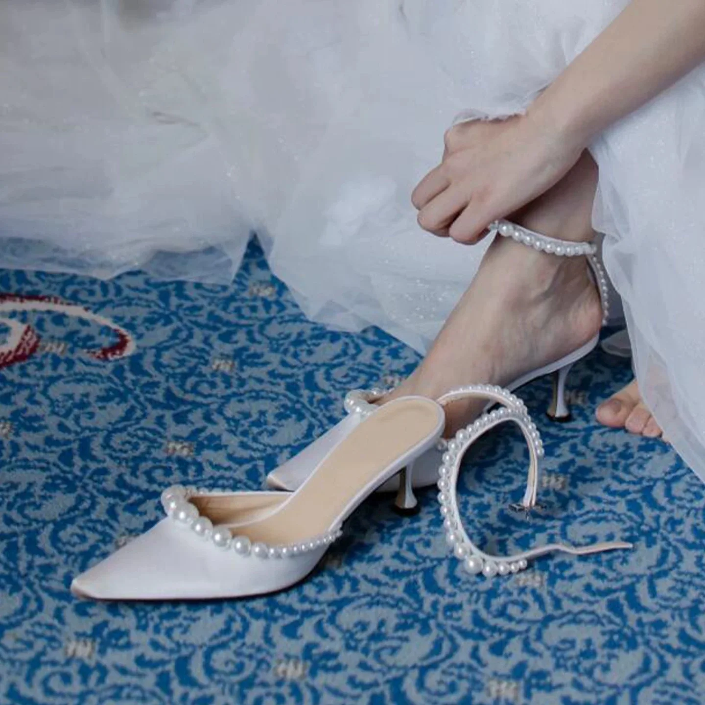Women's White Leather Pointed Kitten Heels Pumps Sexy Pearl Ankle Strap Romantic Elegant Wedding Bridal Parties Lady Daily Shoes view 3