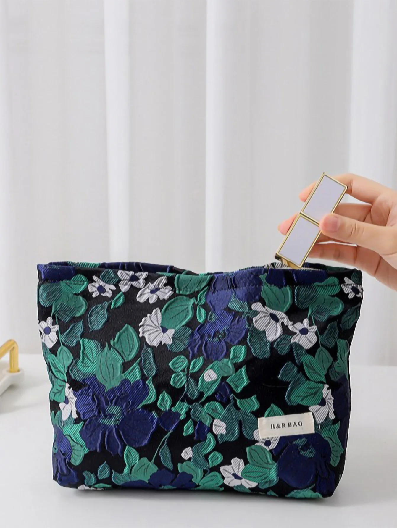 Women\'s Cosmetic Bag Purple Retro Flowers Large Capacity Cosmetic Lipstick Storage Bag Travel Toiletry Bag Portable Cloth Bag Ma