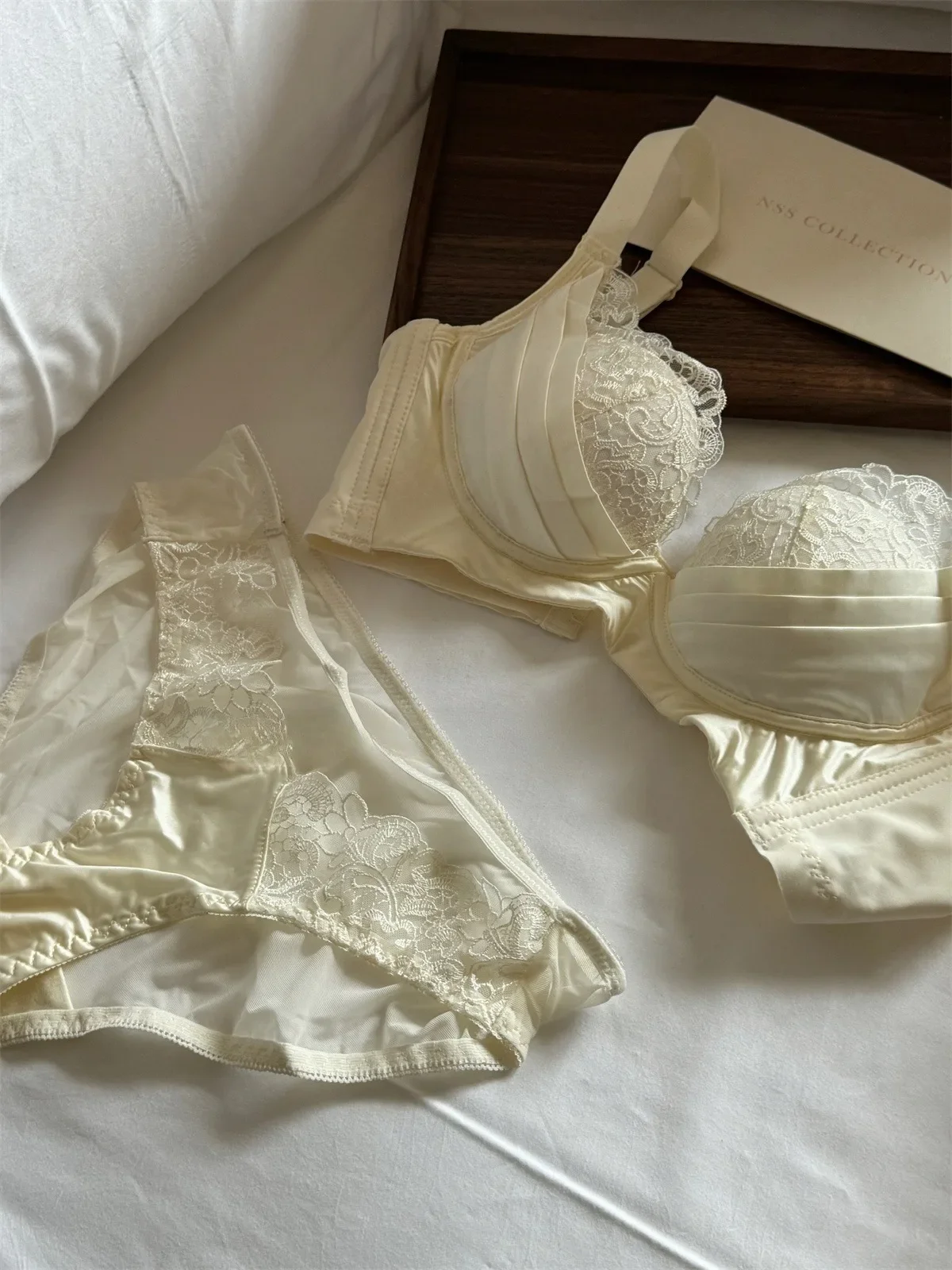 

Нижнее белье со сборками чашек, тонкий глянцевый бюстгальтер сзади, антипровисающее нижнее белье, поддержка большой груди, небольшой комплект с бюстгальтером