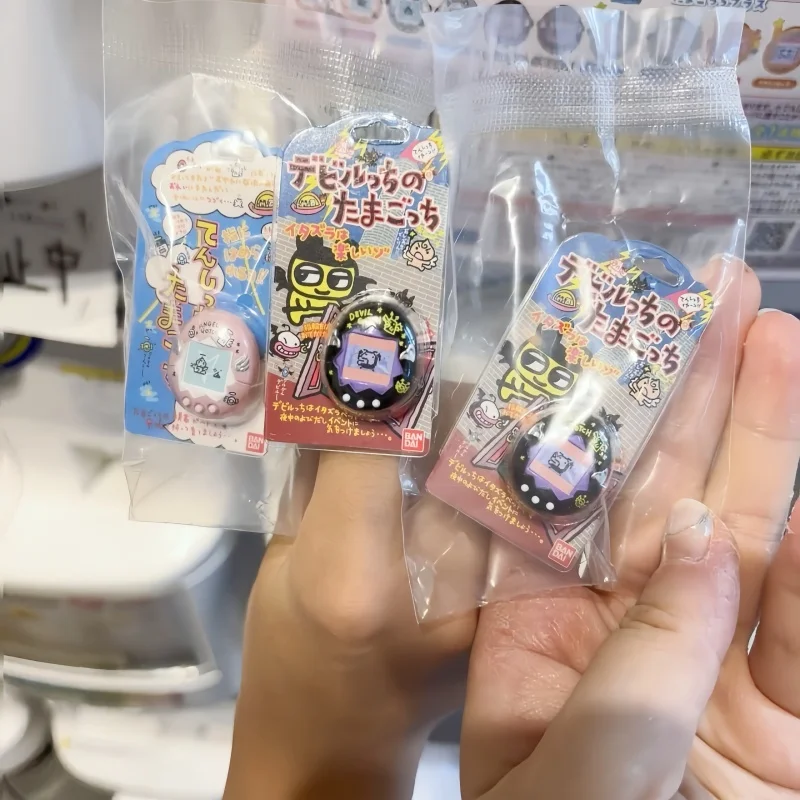 Disponibile Nuovo autentico V4 macchina elettronica per animali domestici gioco styling anello anello capsula giocattolo decorativo il miglior regalo di compleanno per le ragazze