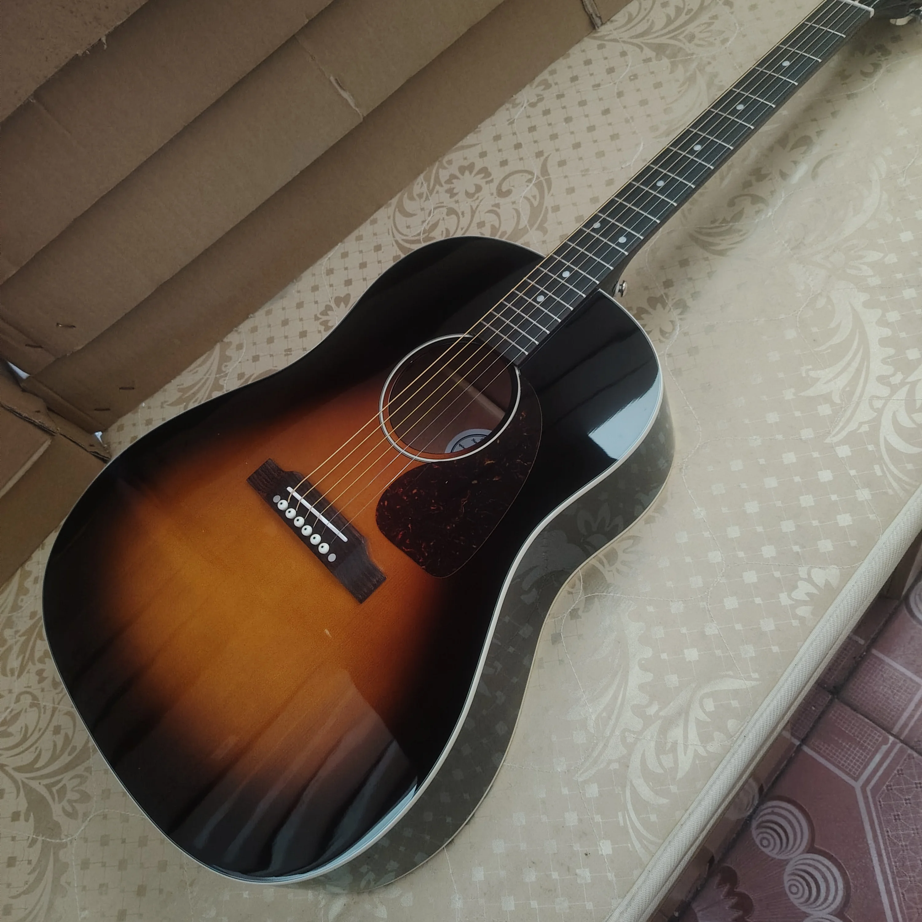 41 inch/301EQ/Sun Burst Color/Folk Guitar/Solid Spruce Top/Redwood Fingerboard/20 Sound Columns/6 Strings/Original Electric Guit