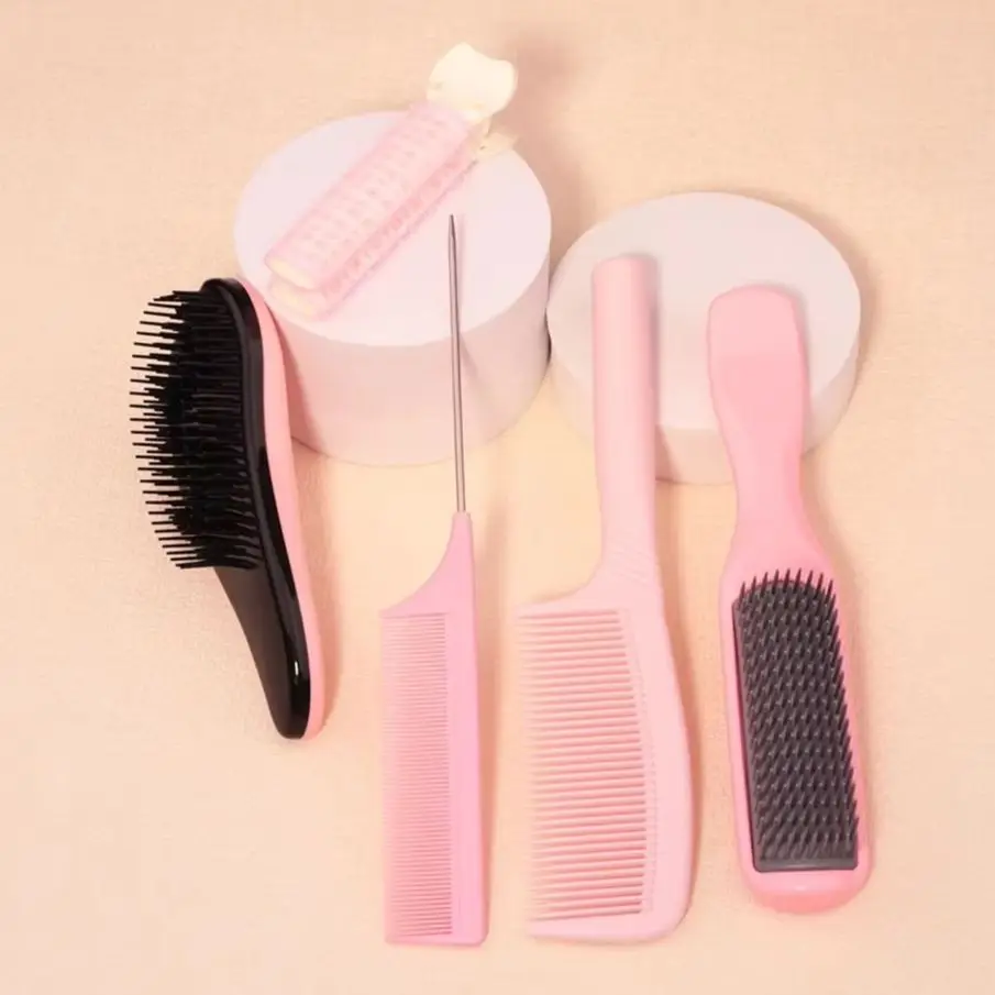 

Набор для завивки волос в сочетании с несколькими расческами и пушистыми заколками для волос, для салонных кудрей, специально для париков из натуральных волос.