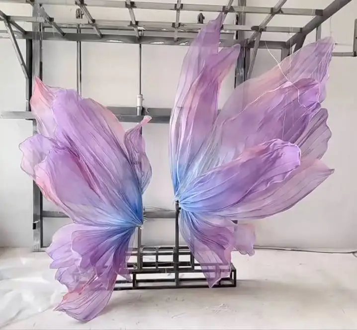 مخصص العملاق الأورجانزا أجنحة الفراشة تركيب فني كبير في الهواء الطلق داخلي حفل زفاف الديكور النحت