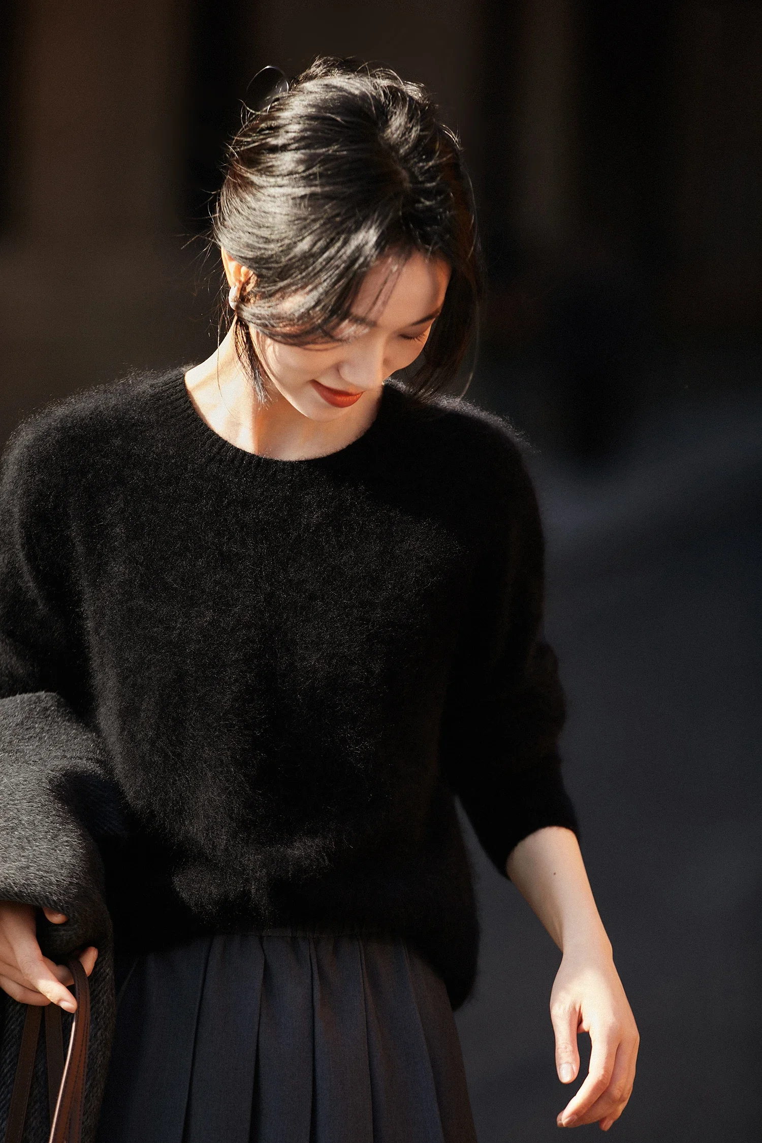 Women's Classic Black Cashmere Royal Napped Seamless Pullover Knitted Top Soft Warm Elegant Winter Fashion