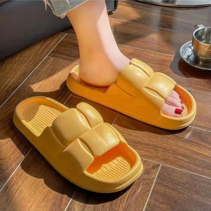 2025 جديد الصيف أحذية ناعمة سحابة النعال داخلي كتم الحمام المضادة للانزلاق الشريحة إيفا شاطئ الوجه يتخبط الرجال السيدات الترفيه الصنادل