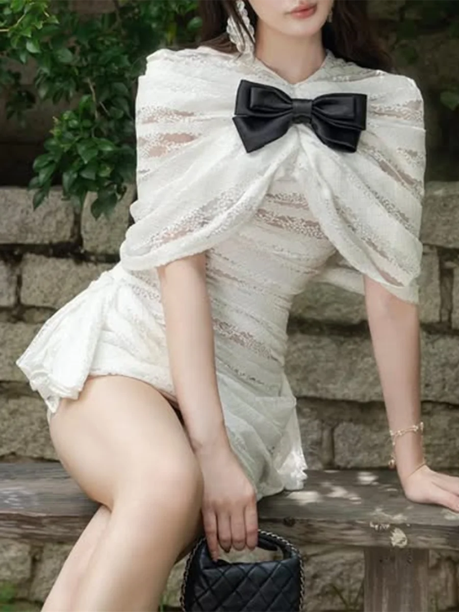 TWOTWINSTYLE minceur pure épissé plis élégant Mini robes pour les femmes col rond manches cape Patchwork robe à nœud papillon femme