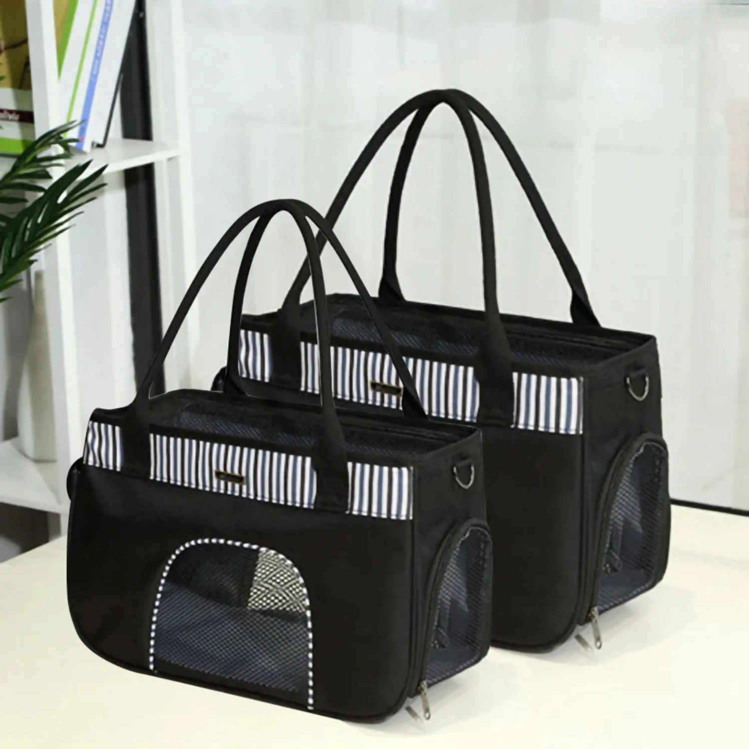 

Breathable Portable Pet Travel Carrier for Cats and Dogs - Comfortable Pet Kennel Bag with Over-the-shoulder Straps