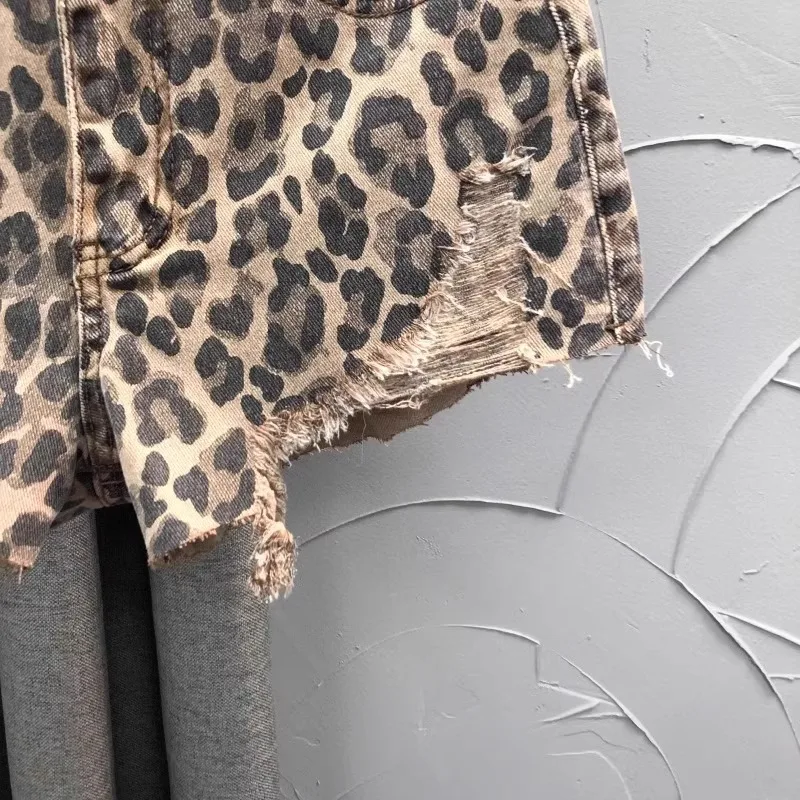 Pantalones cortos vaqueros de cintura alta con estampado de leopardo personalizados, moda de verano para mujer, pantalones vaqueros de pierna ancha con borde áspero, pantalones calientes