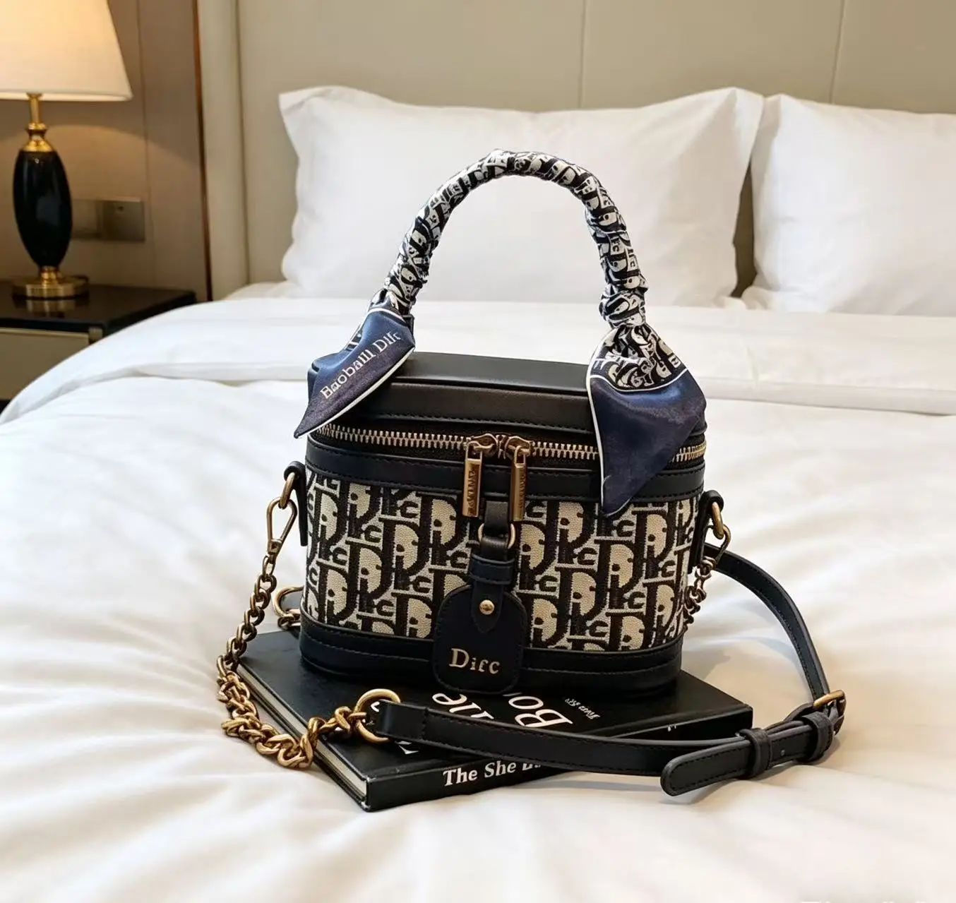 Vintage Classic Luxury Diaper Bags For Women Elegant Leather Handbag Minimalist Designer Large Capacity Fashionable Tote