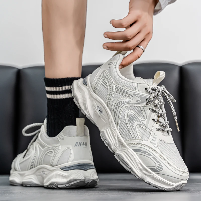 أحذية رجالية صيفية قابلة للتنفس 2025 شبكية جديدة للأب، مضادة للانزلاق بنعل ناعم، متعددة الاستخدامات للجري وغير رسمية