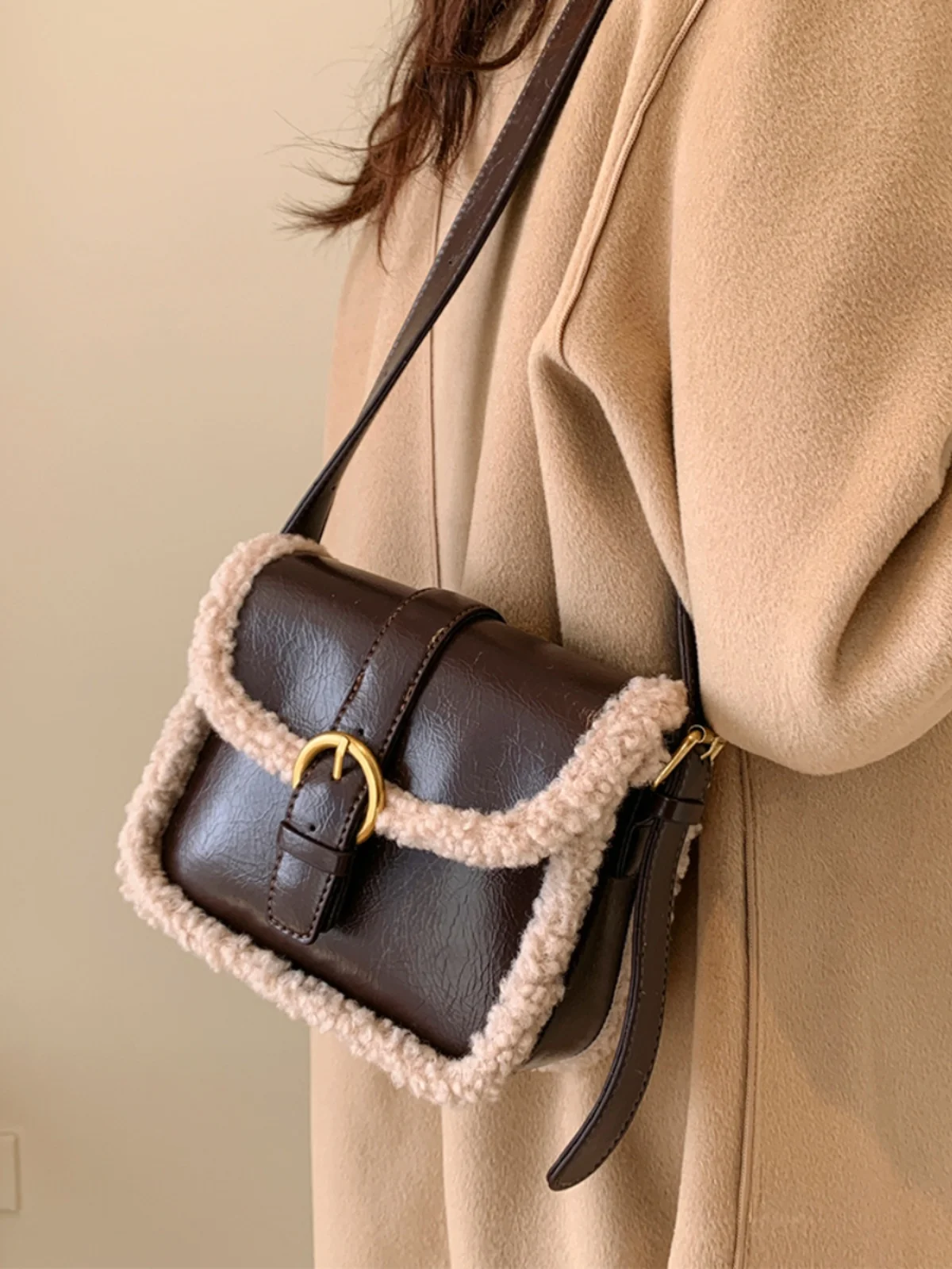 Korean Style Women\'s Plush Shoulder Bags 2023 Winter New Glossy PU Faux Fur Hasp Crossbody Bag Chic Lady Brown Cute Square Pack