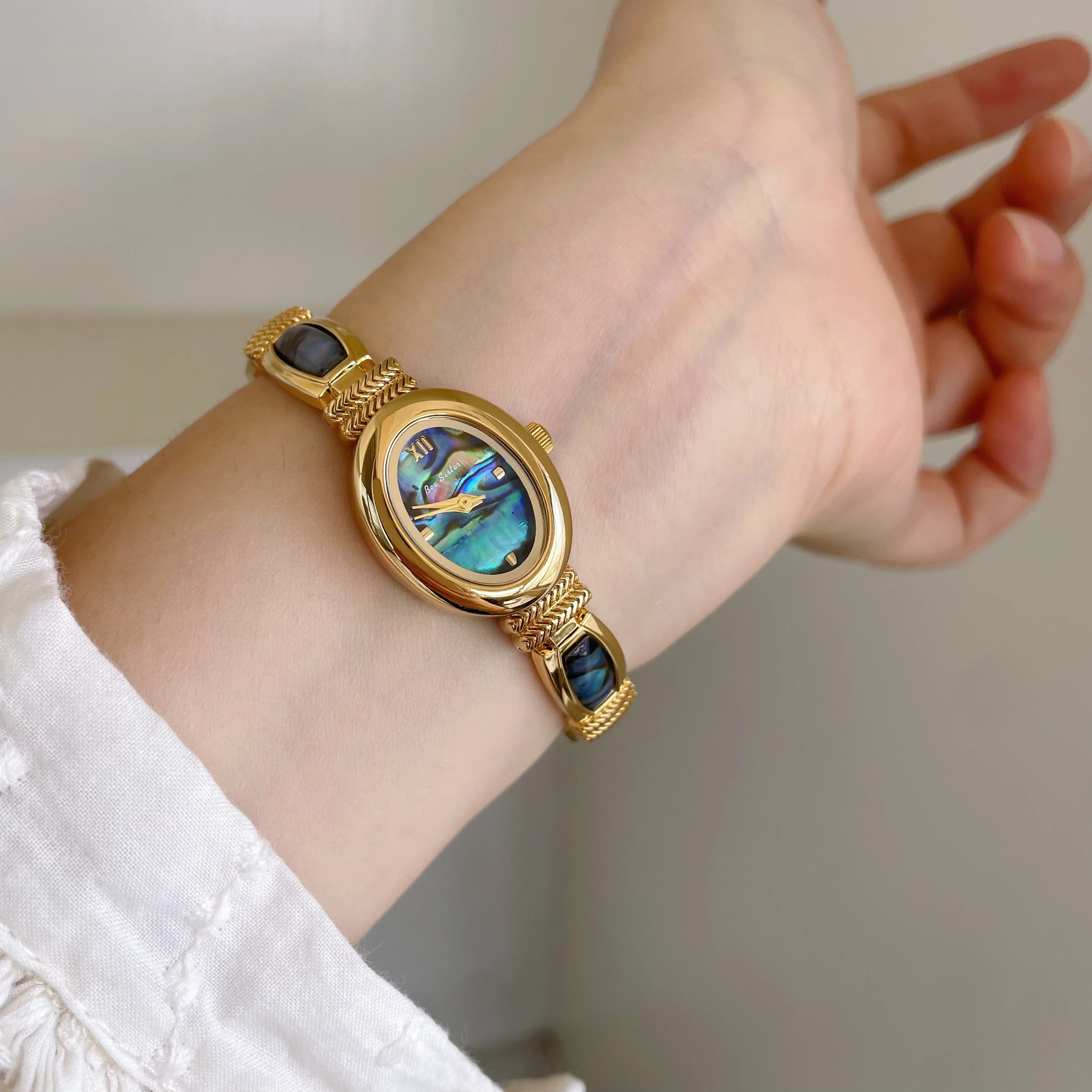 Retro Luxury Gift Women's Watch Light Luxury Steel Bracelet Black Gold Abalone Shell Waterproof Quartz Ladies' Wristwatch Gift