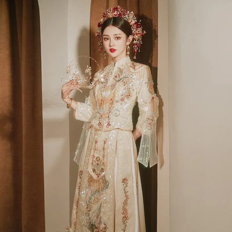 

New heavy industry golden Chinese-style wedding dress