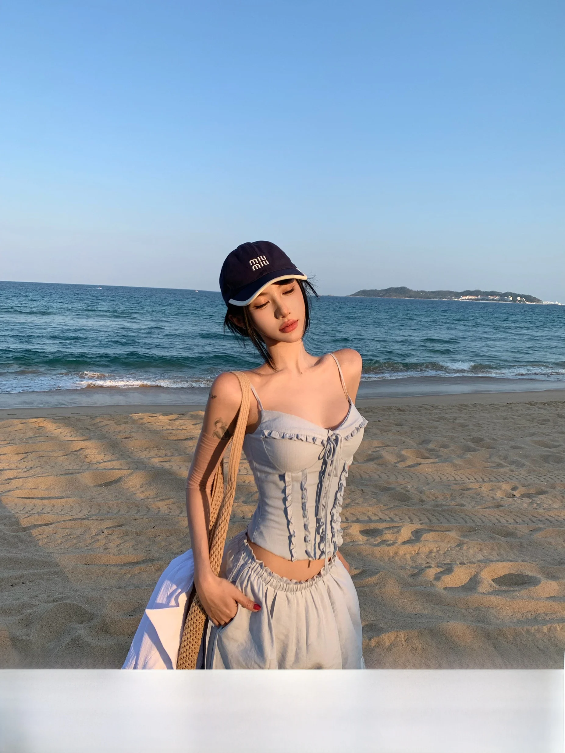 

Сексуальный комплект из двух предметов: бралетт «Рыбья кость» N26B30616 и шорты для модных девушек. Весенне-летний укороченный крой, V-образный вырез, застежка-молния.