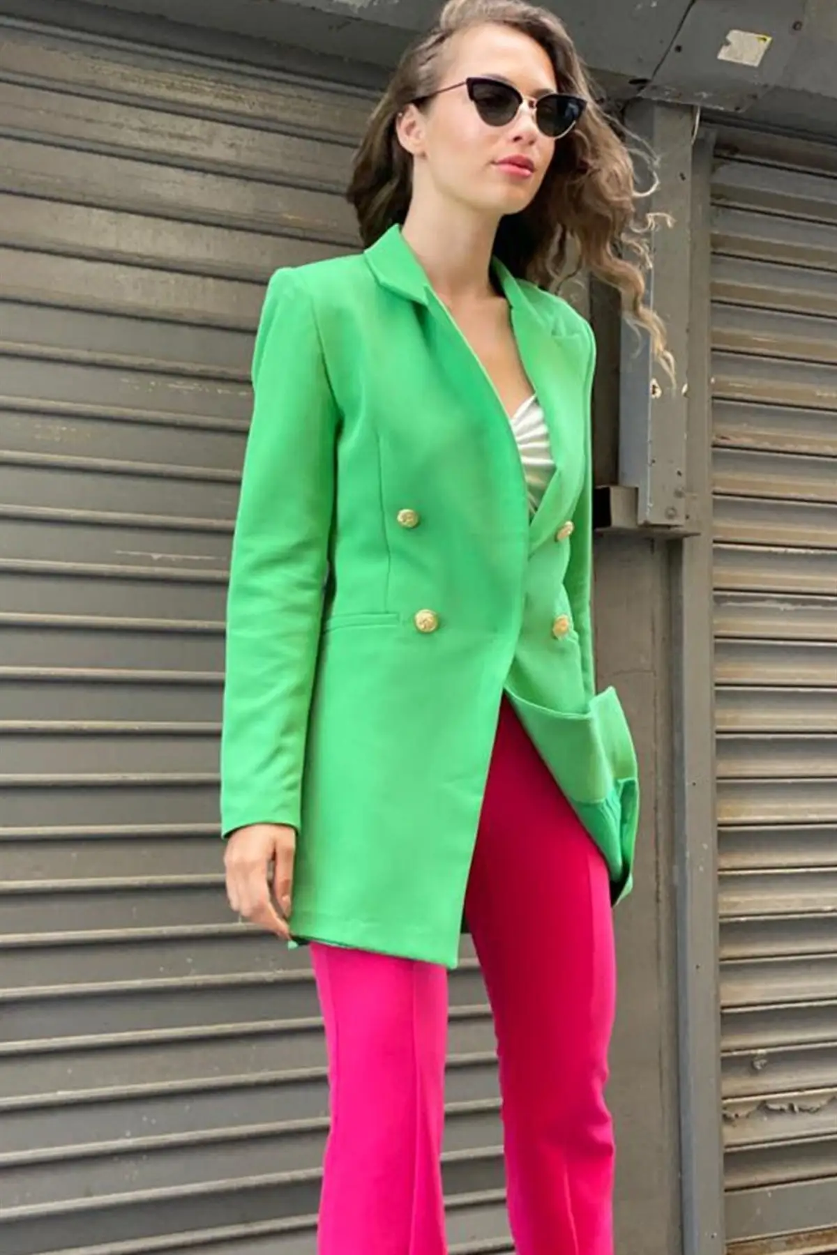 Chaqueta de tela Atlas para mujer, hombros con hombreras, broches delanteros, color verde