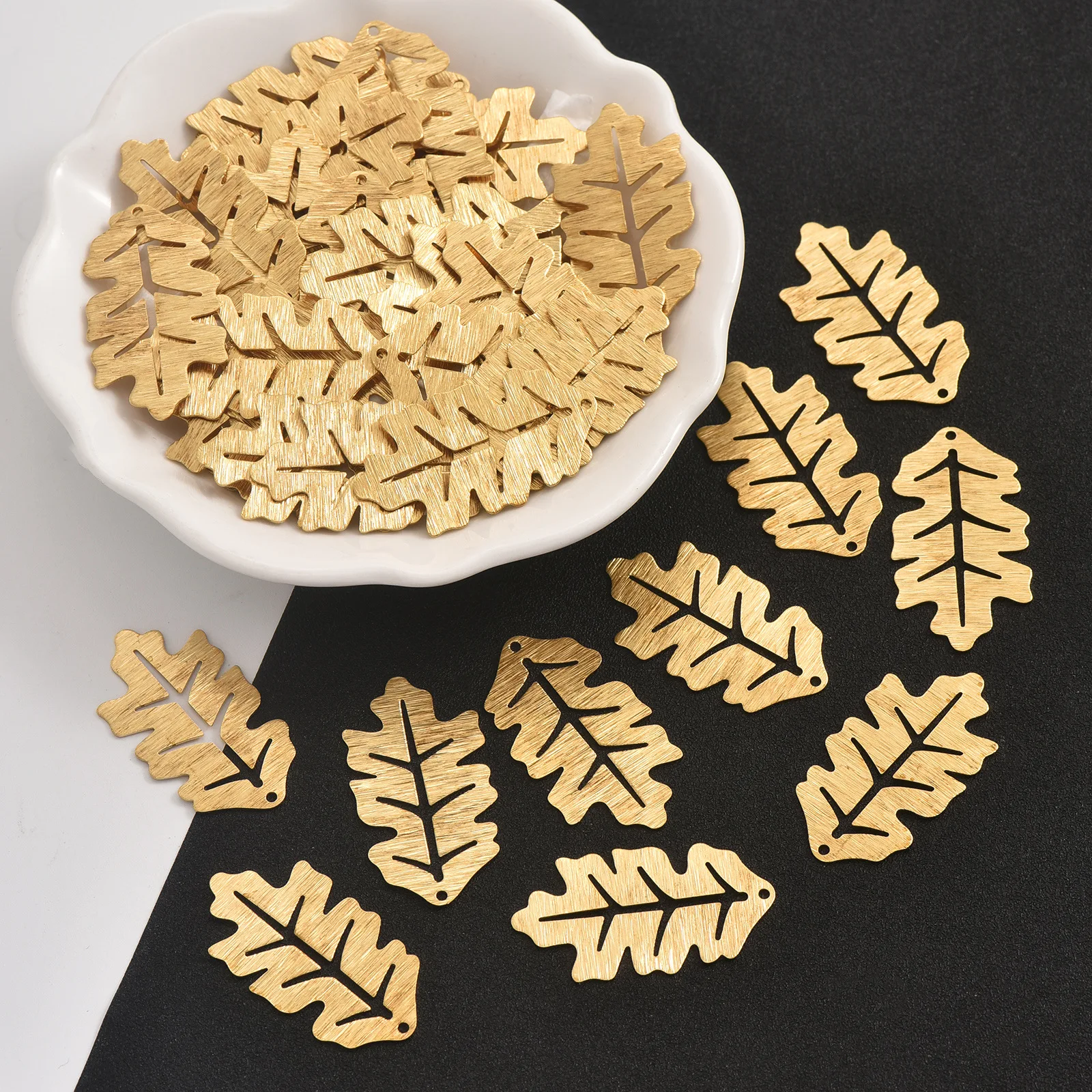 

100 шт. полые латунные подвески в виде листьев, подвески-подвески 35x19 мм, серьги «сделай сам», ожерелье, браслеты, аксессуары, декоративные принадлежности для рукоделия