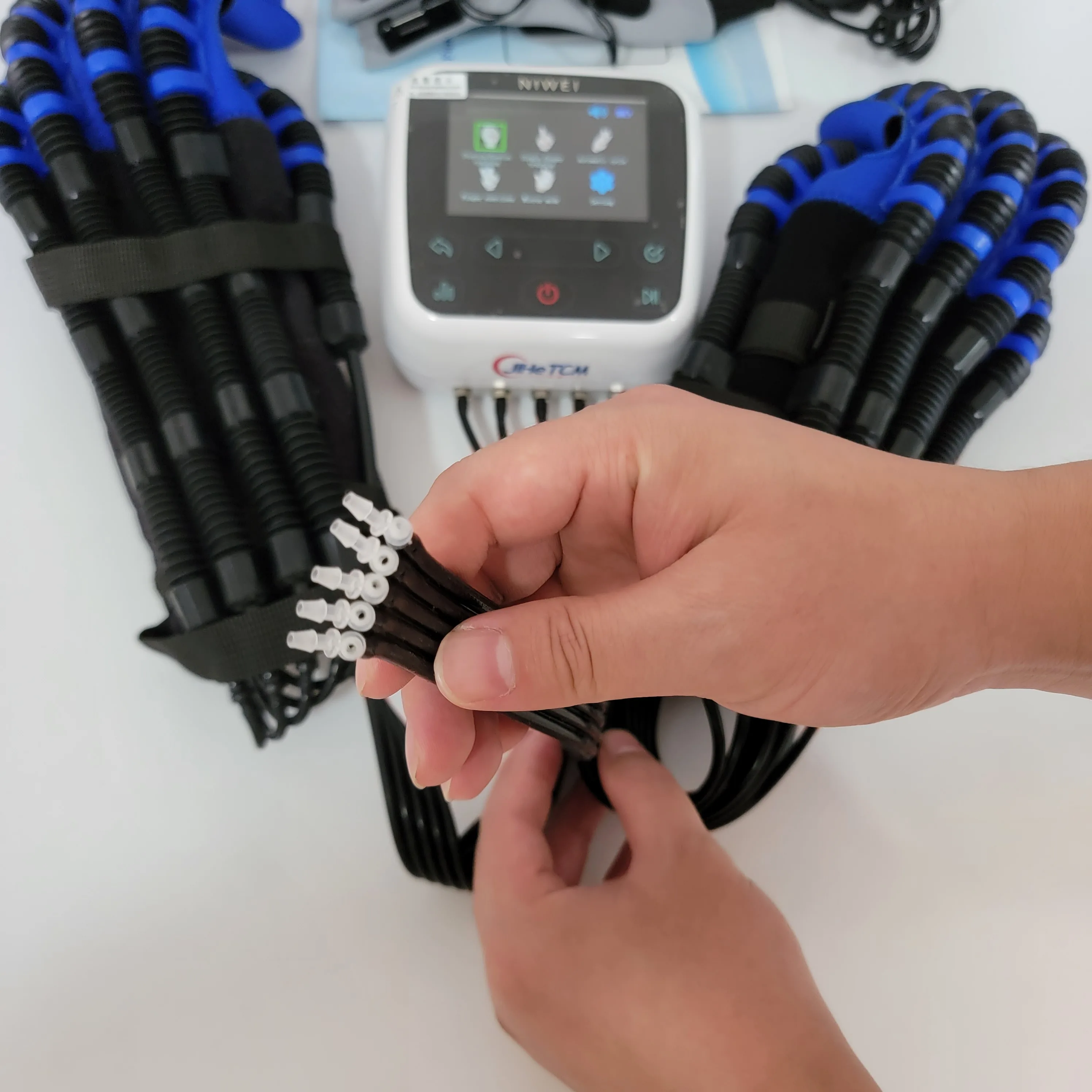 Englisch Handgelenk & Finger Recovery Leistungsstarke Hand Roboter handschuh Rehabilitation Ausrüstung für Hub Halbseitenlähmung Stimuliert Nerven Recovery