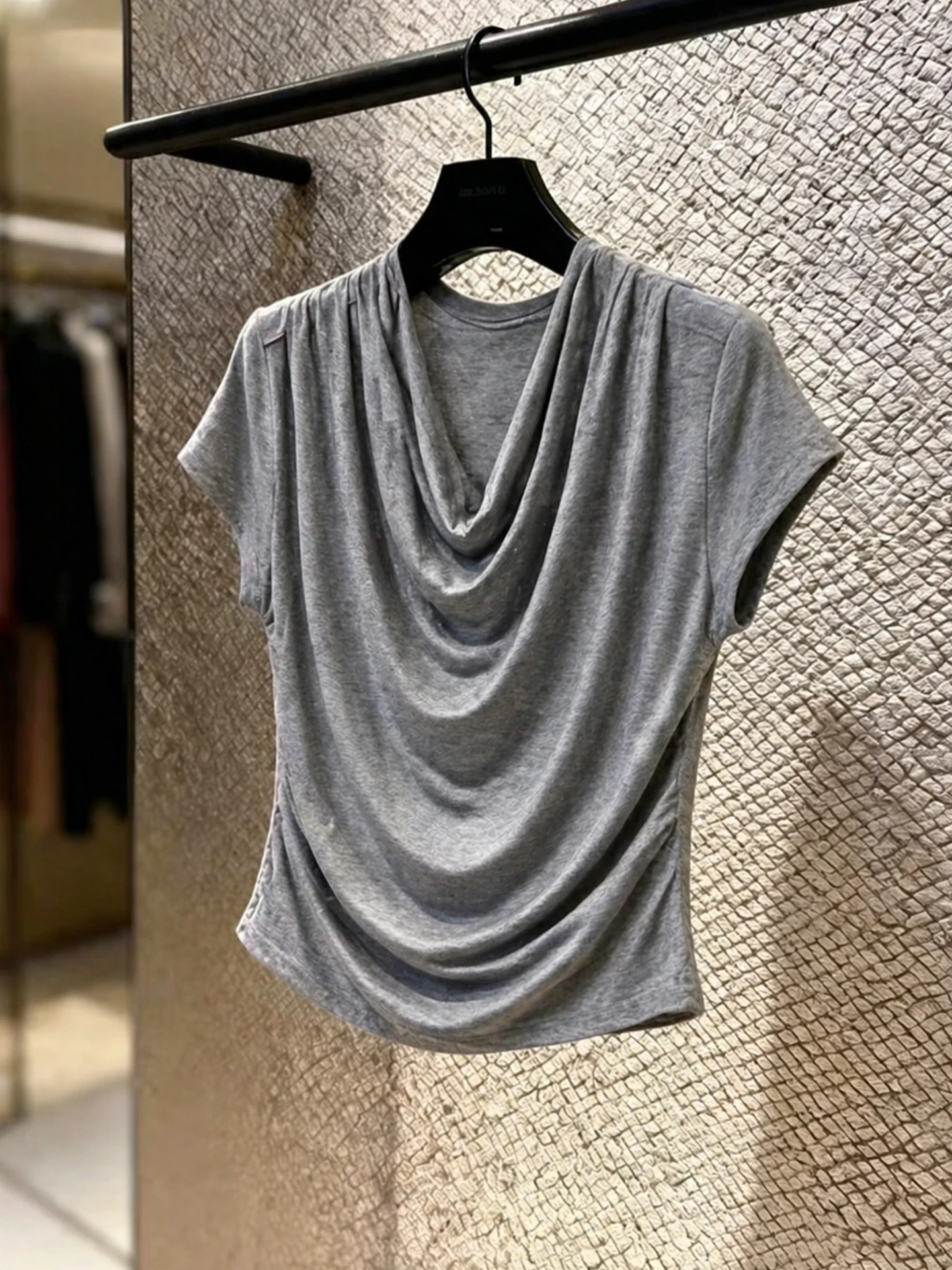 

Minimalist Elegant Short Sleeve T-Shirt Crew Neck Summer Casual Versatile Comfortable Korean Style Straight Cut Silk Top