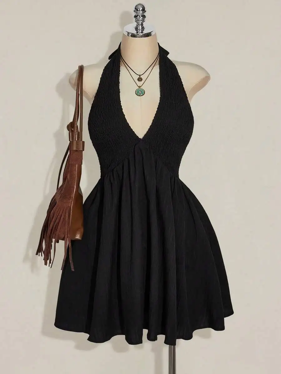 

Черное мини-платье А-силуэта с вырезом халтер и присборенной талией для летнего отдыха