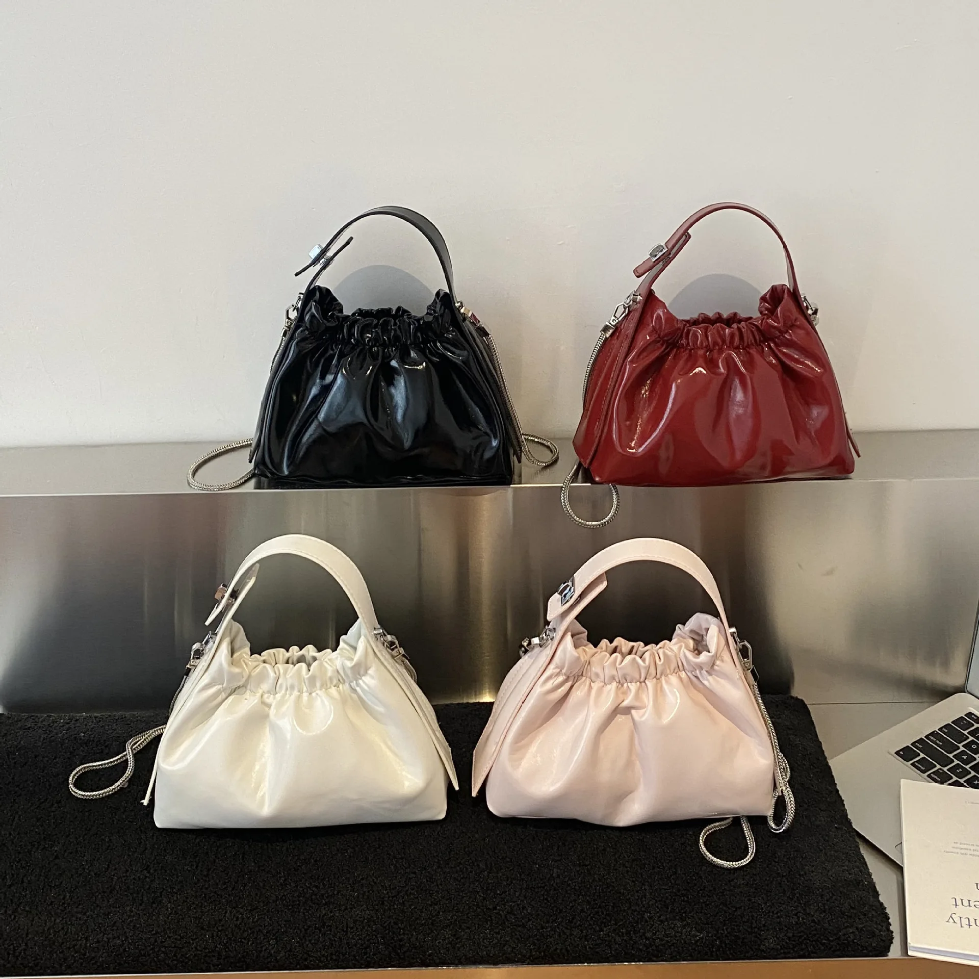 

New! Women's Stylish Cloud Bag - Ruched Texture, Minimalist Vintage Niche Design, Versatile Shoulder/Crossbody/Handbag